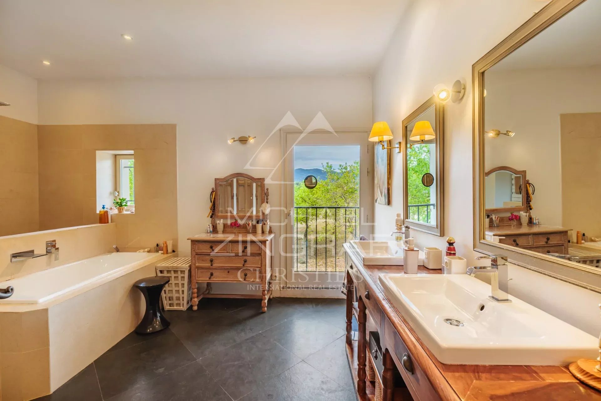 5 Bedroom Villa/Townhouse's Image 6