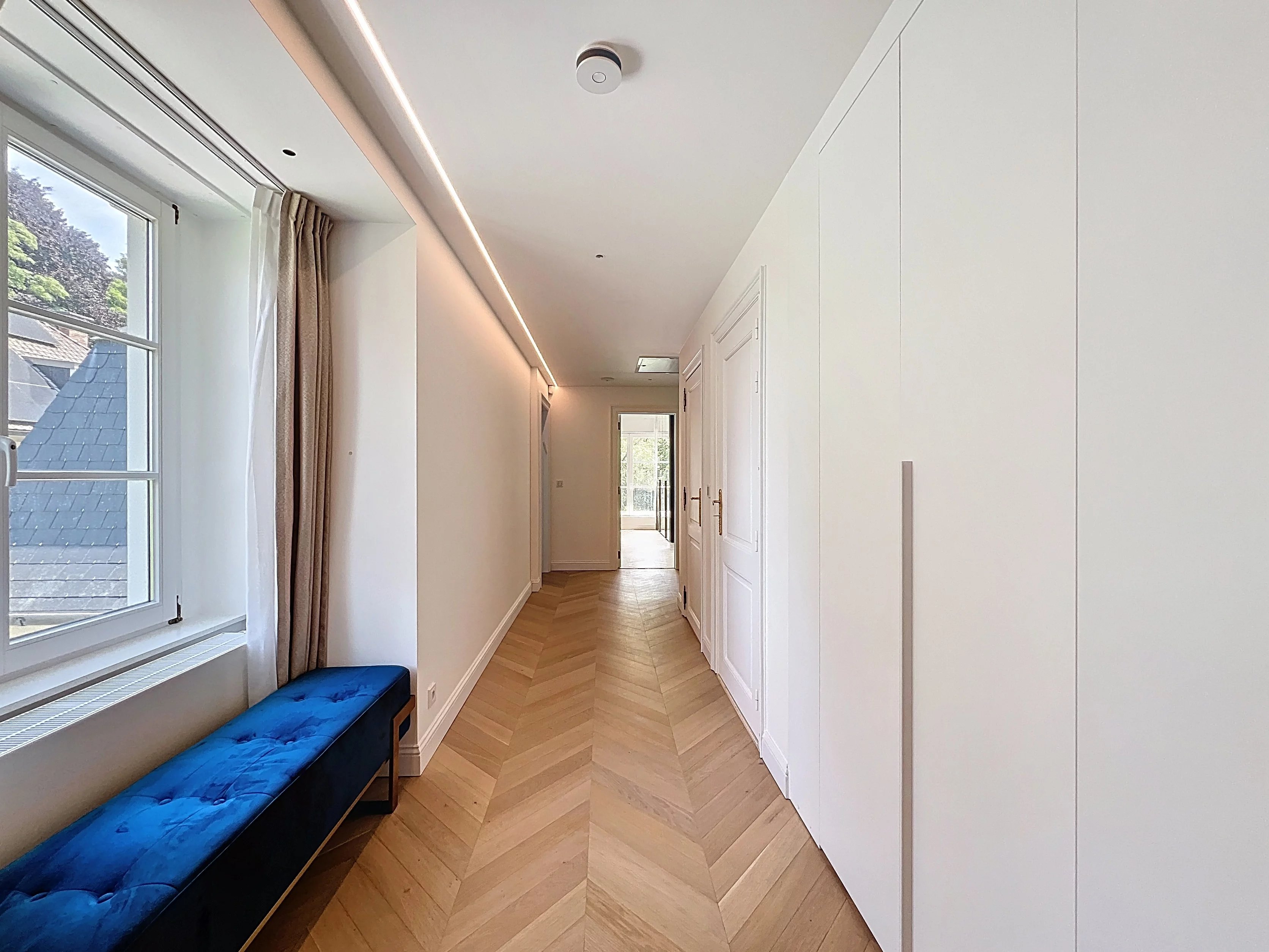 Prachtig huis in zijn groene omhulsel