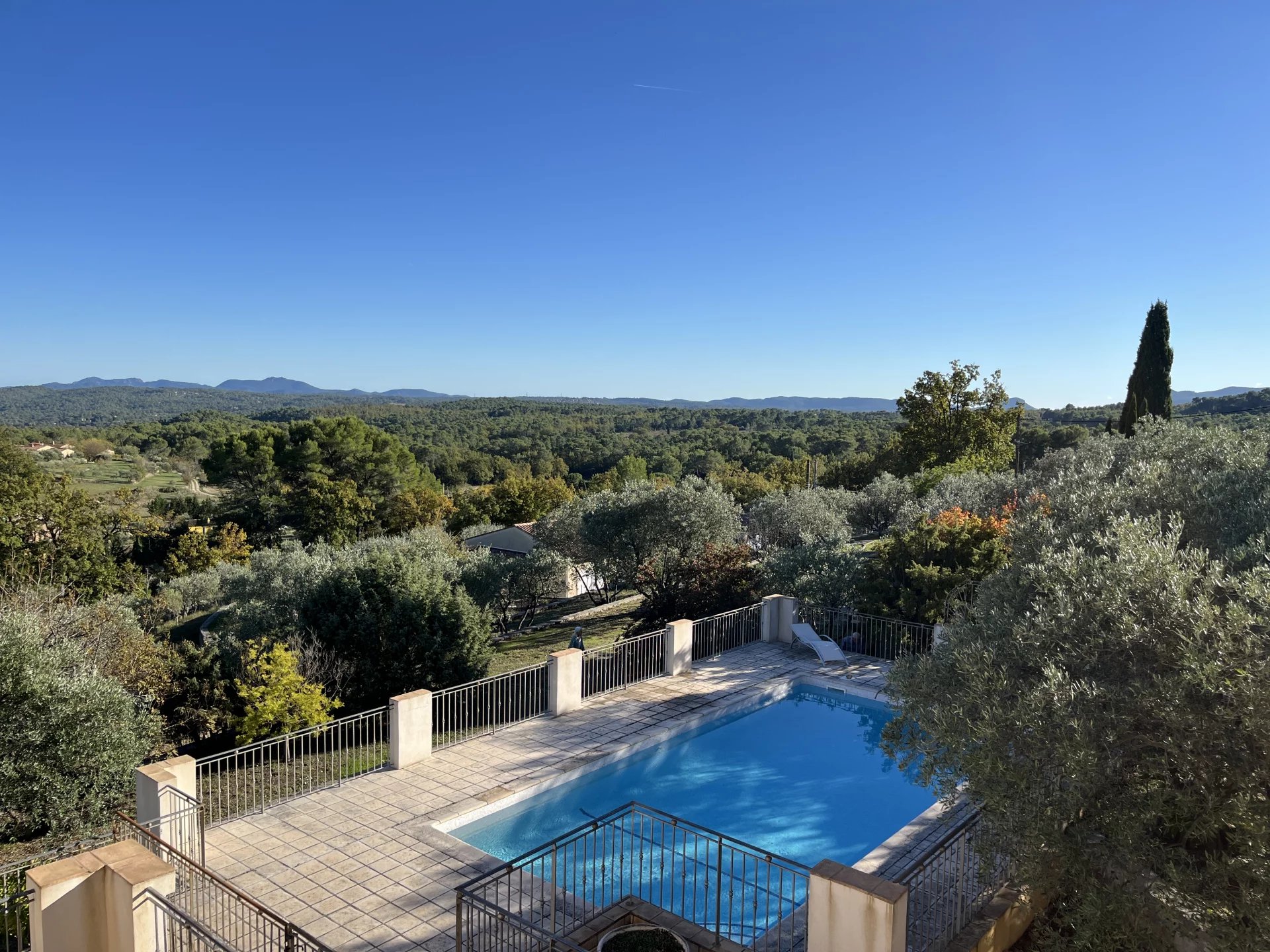 Villa with nice view and independent studio - Seillans