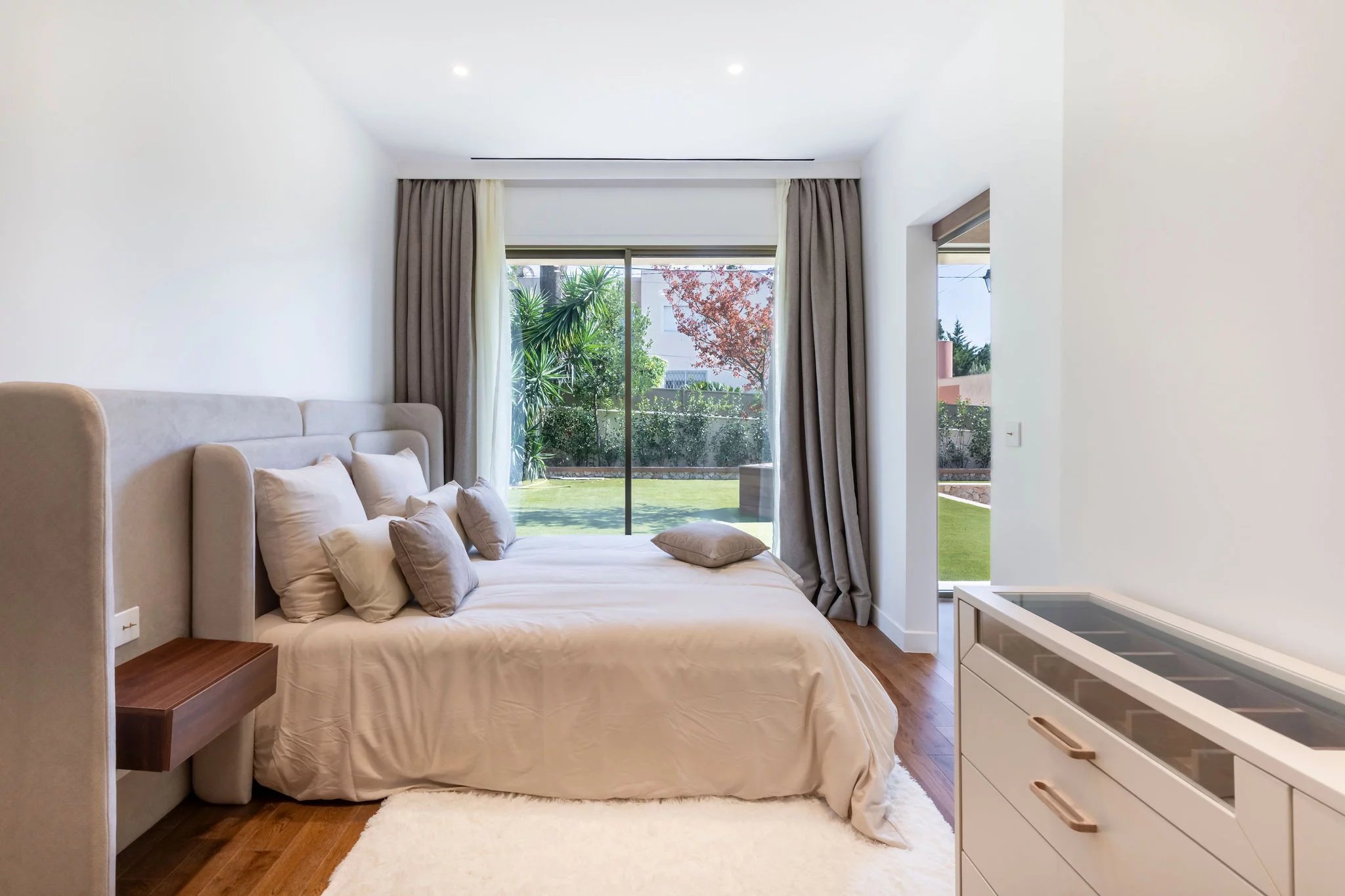  Image of Villa - 5 Bedrooms for Sale in Alpes-Maritimes-Cannes-France, Image 15