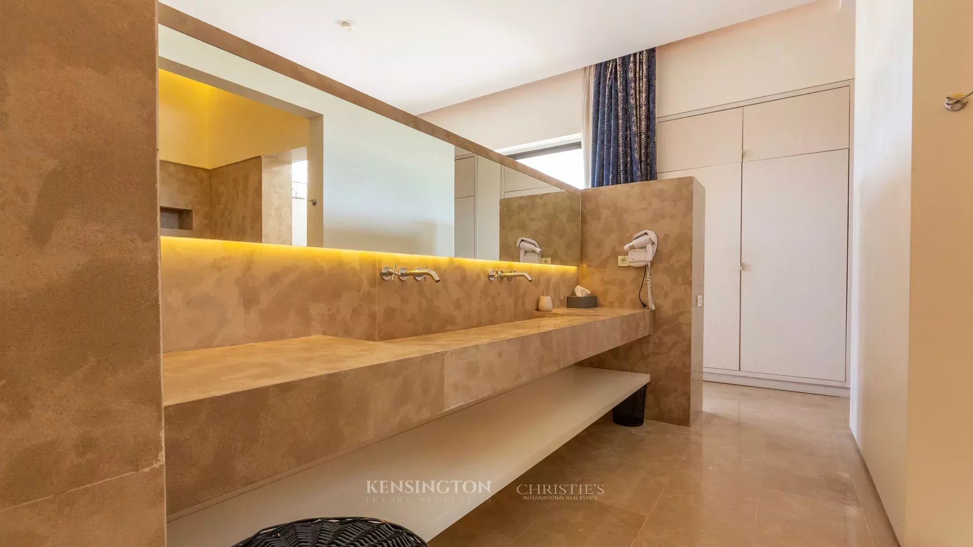 6 Bedroom Villa/Townhouse's Image 27
