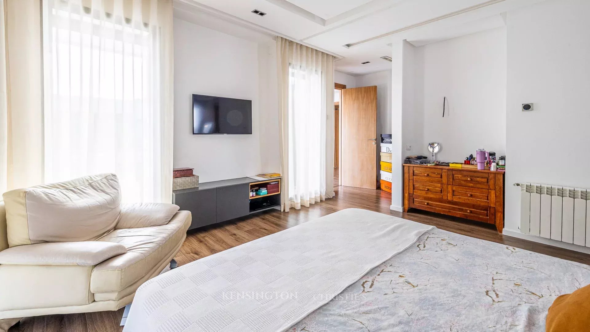 8 Bedroom Villa/Townhouse's Image 11