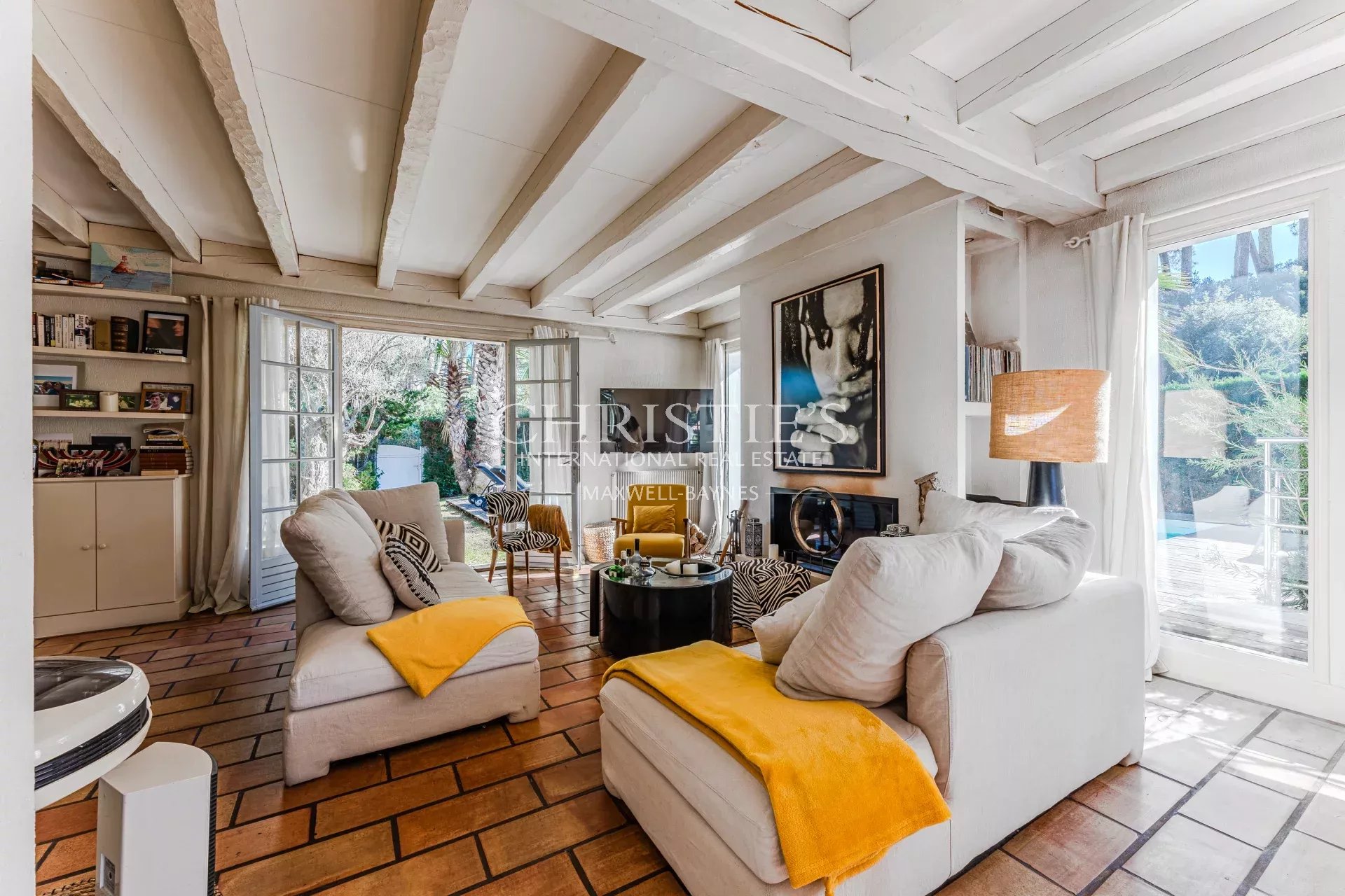 6 Bedroom Villa/Townhouse's Image 4