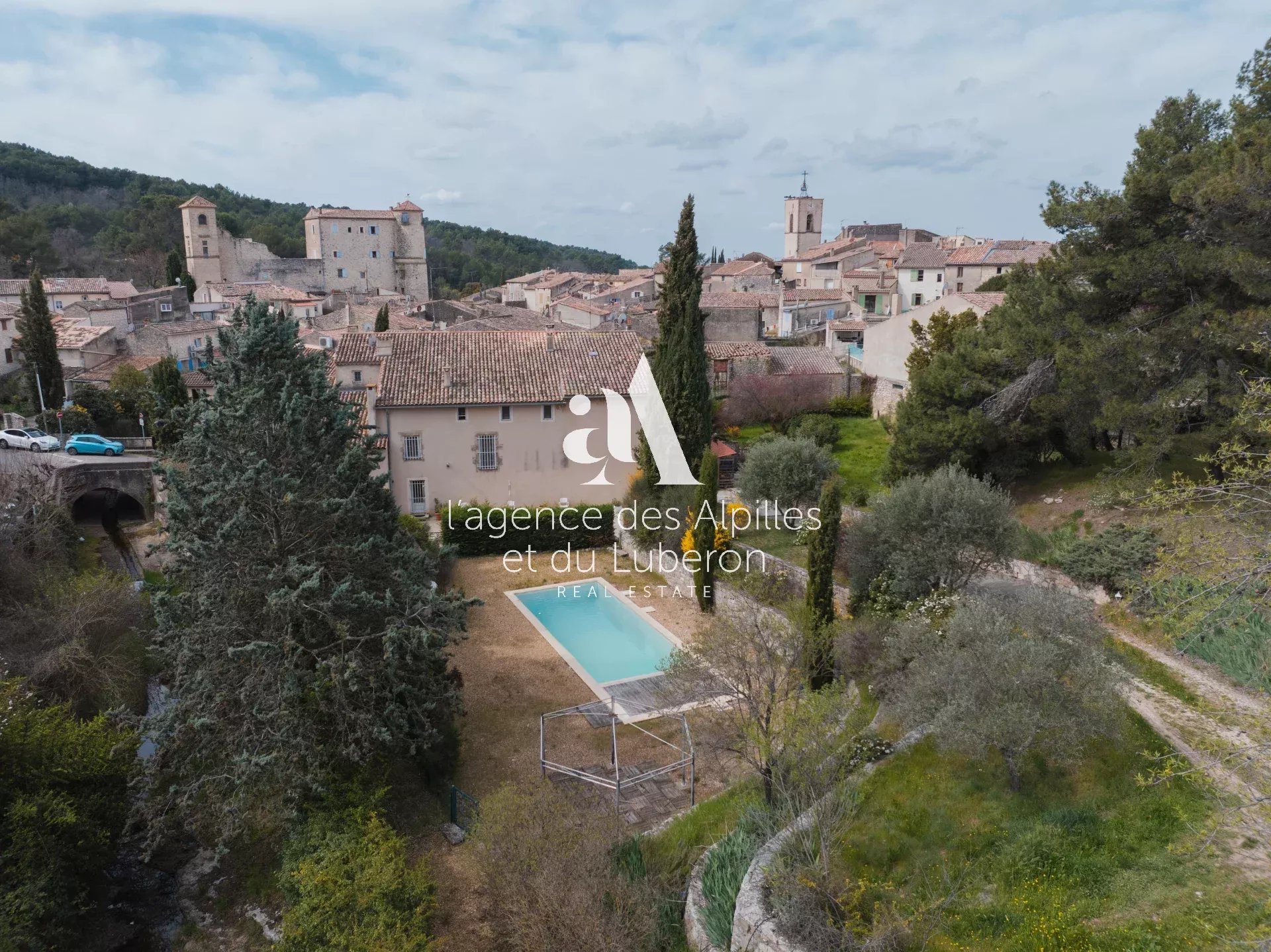 SOLE AGENT - LA BASTIDE DES JOURDANS - PROPERTY FOR SALE