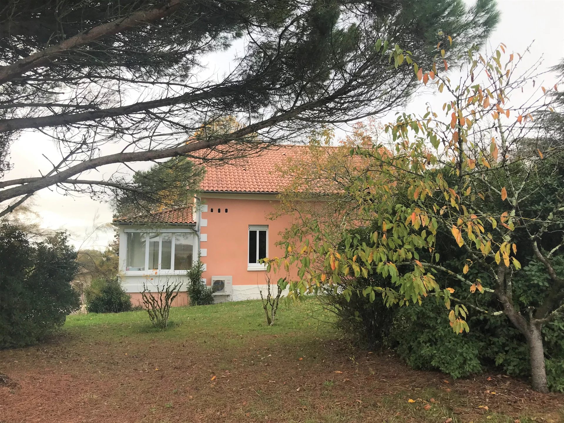 Maison récemment rénovée avec grange à deux pas de la bastide