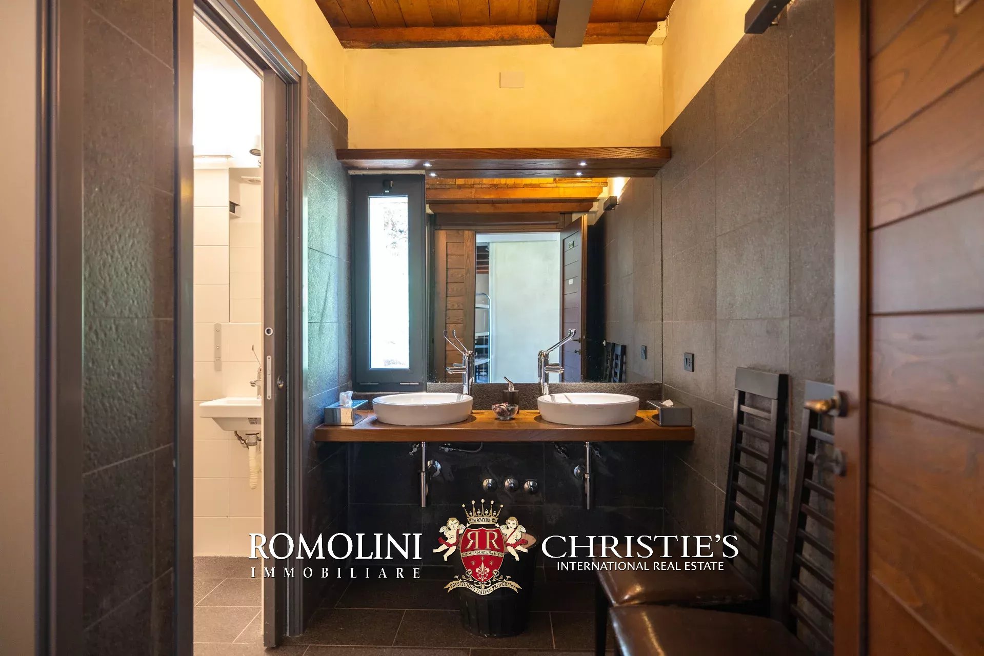 27 Bedroom Villa/Townhouse's Image 80
