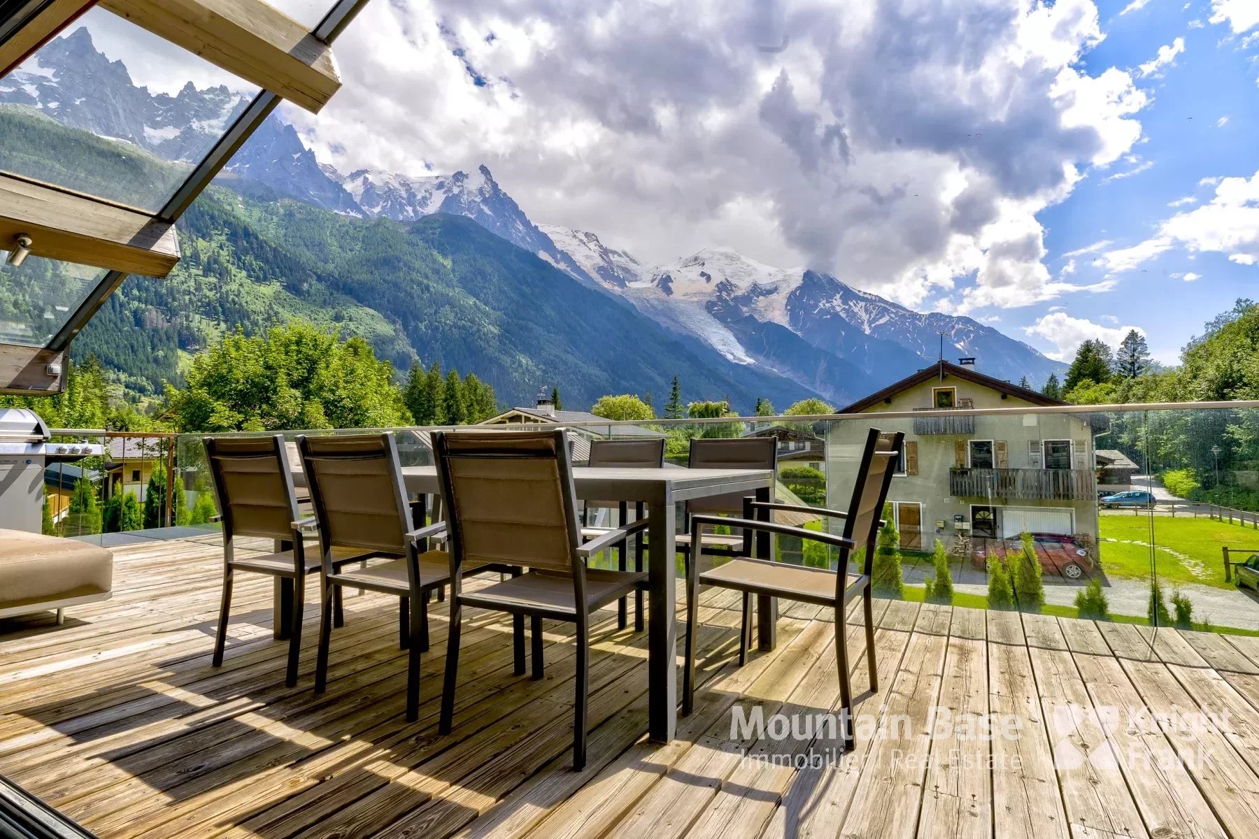 Photo of A modern 4-bedroom, 4-bathroom chalet in the popular location of Les Praz