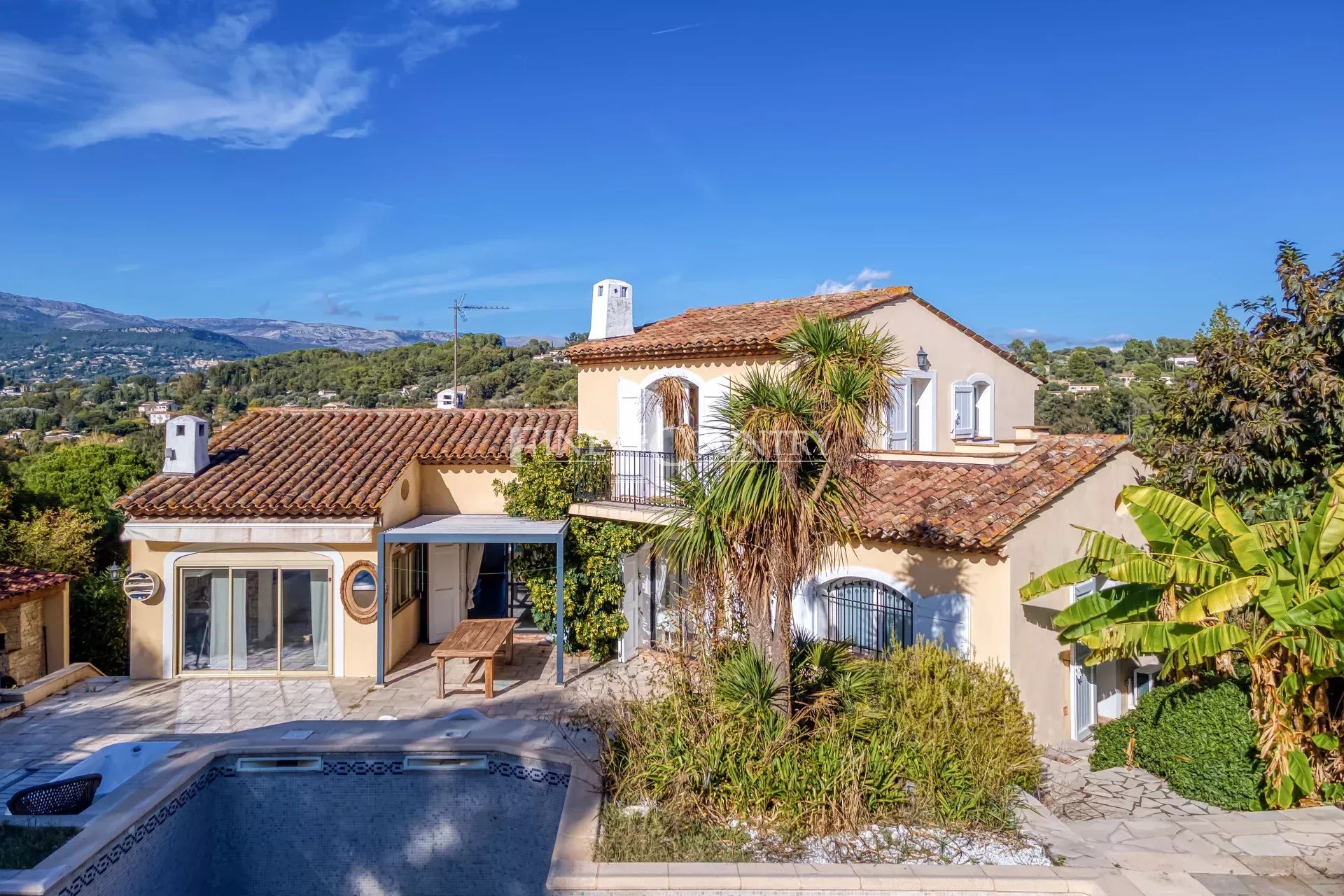 Photo of For sale  Villa in Valbonne - Panoramic view