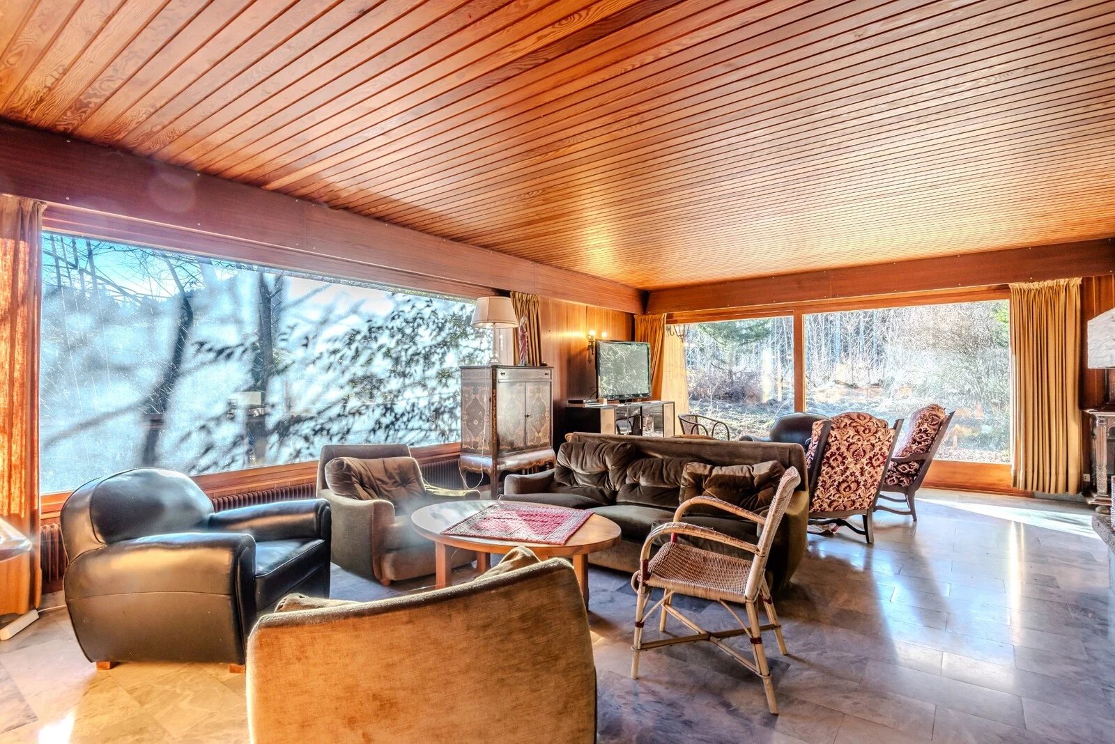 6 BEDROOM CHALET - TO BE RENOVATED