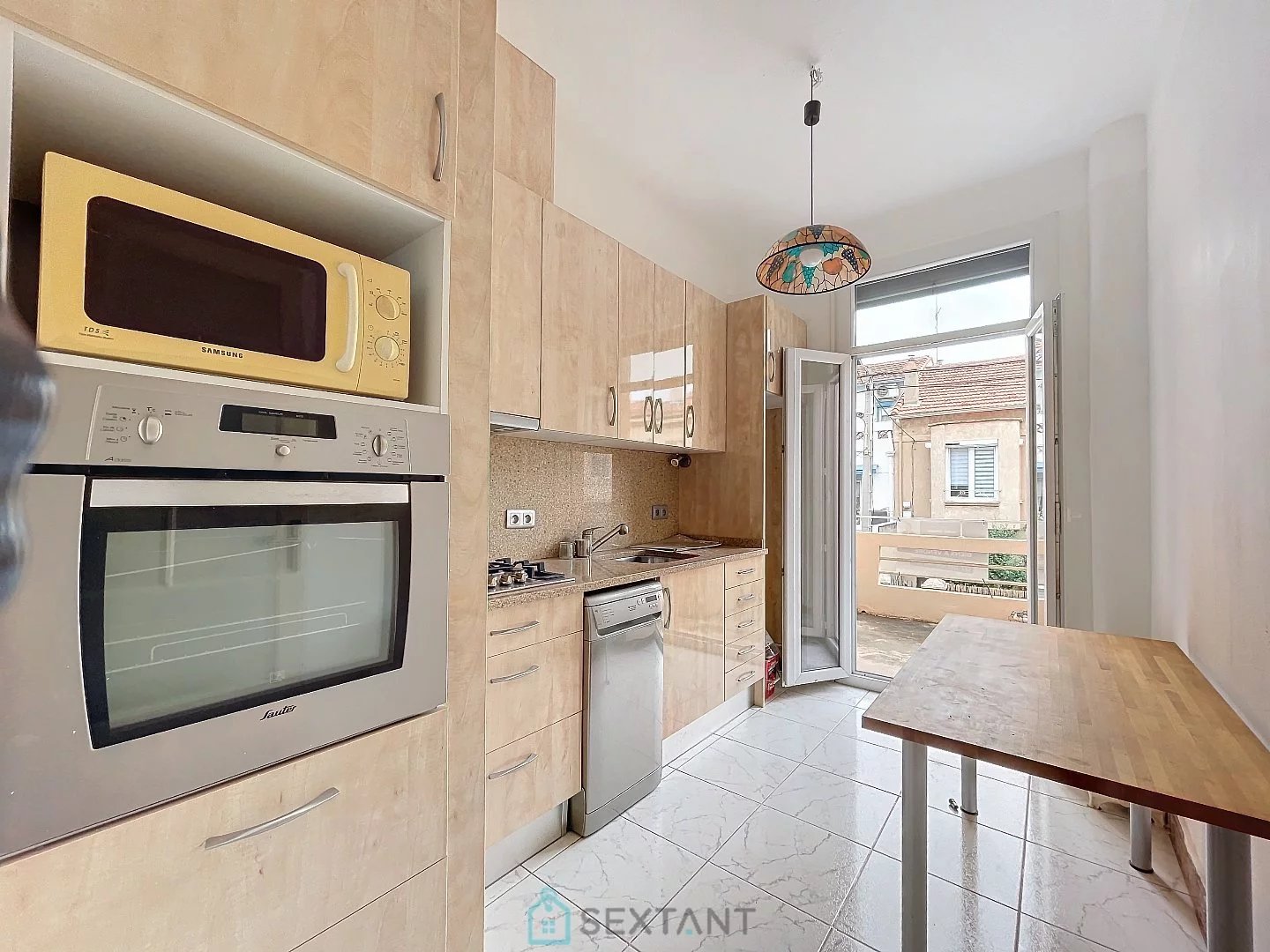 A VENDRE   DEUX   APPARTEMENTS   dans maison de ville