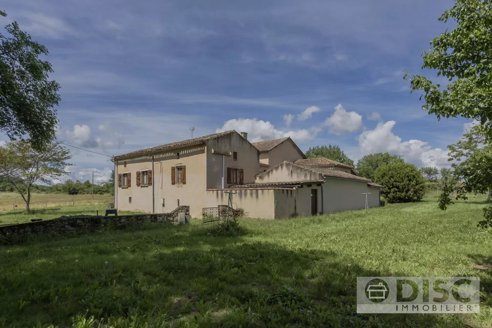 Beau corps de ferme avec cour interieure grand grange et 2,3 hectares de terrain. - Photo 3
