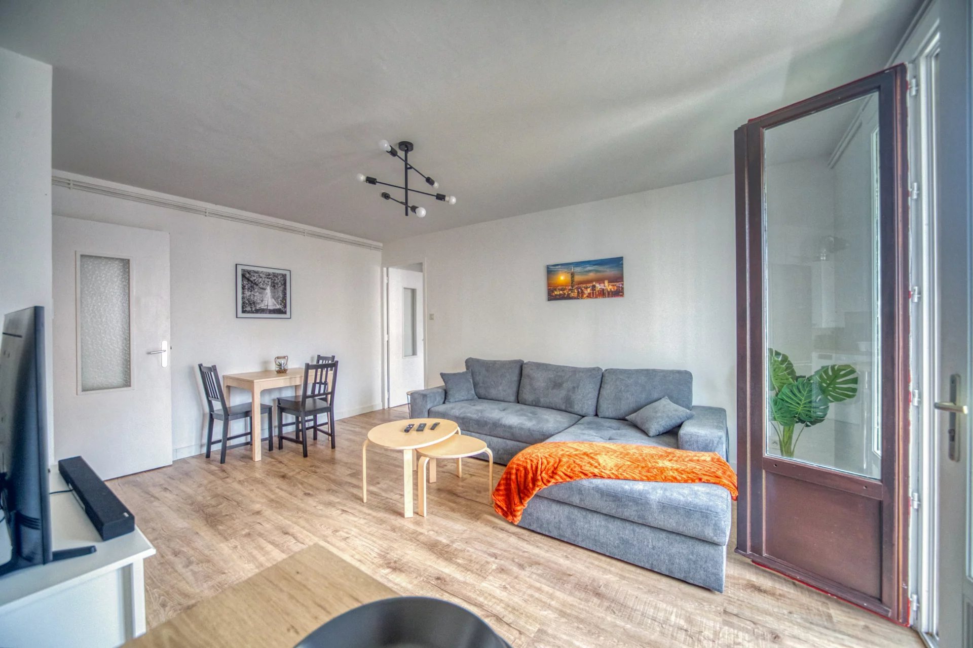 Agence immobilière de CAPSULE CORP