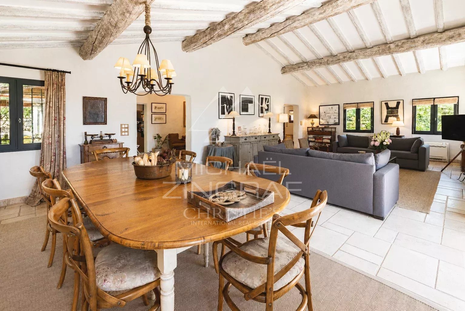 6 Bedroom Villa/Townhouse's Image 4