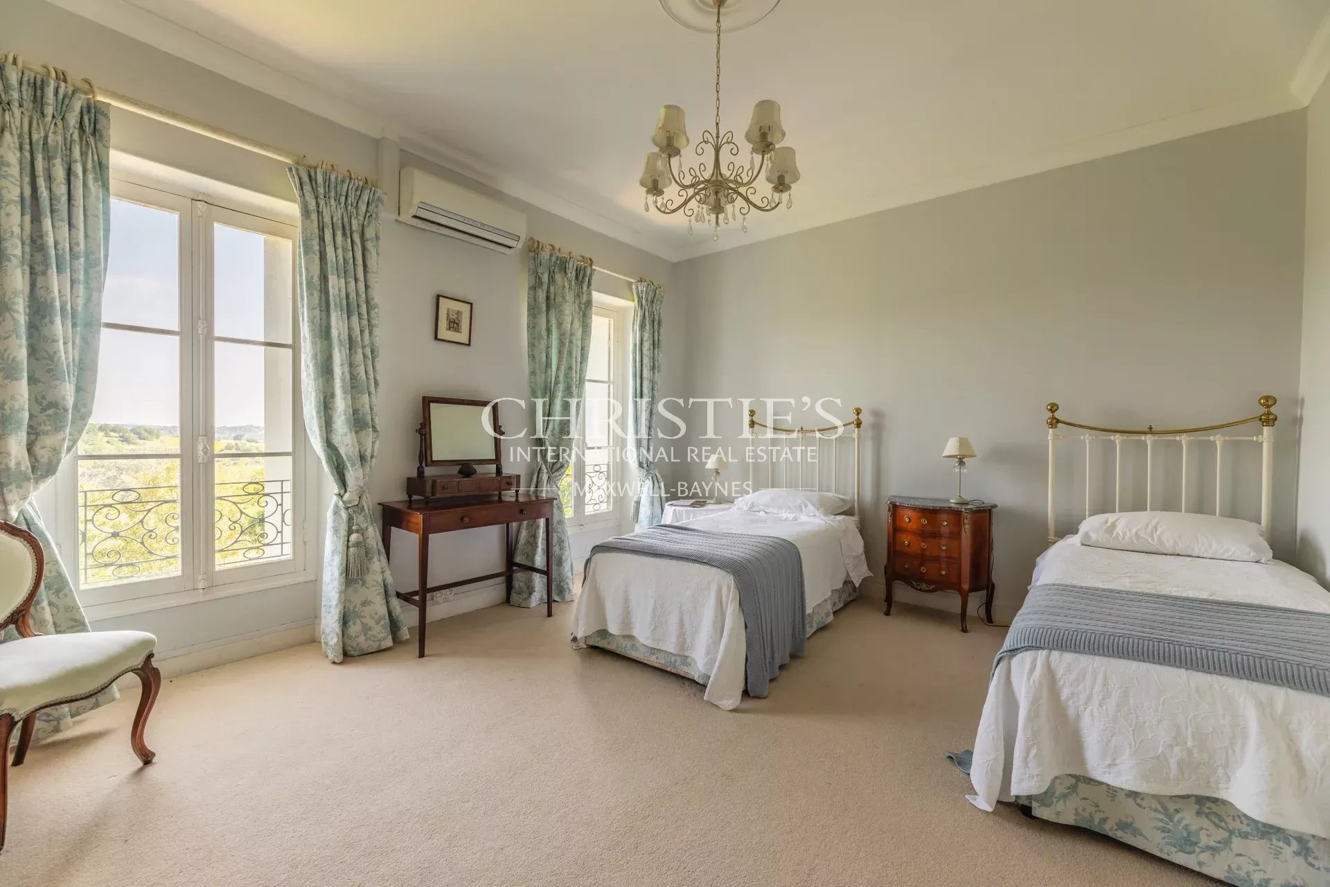 7 Bedroom Chateau's Image 9