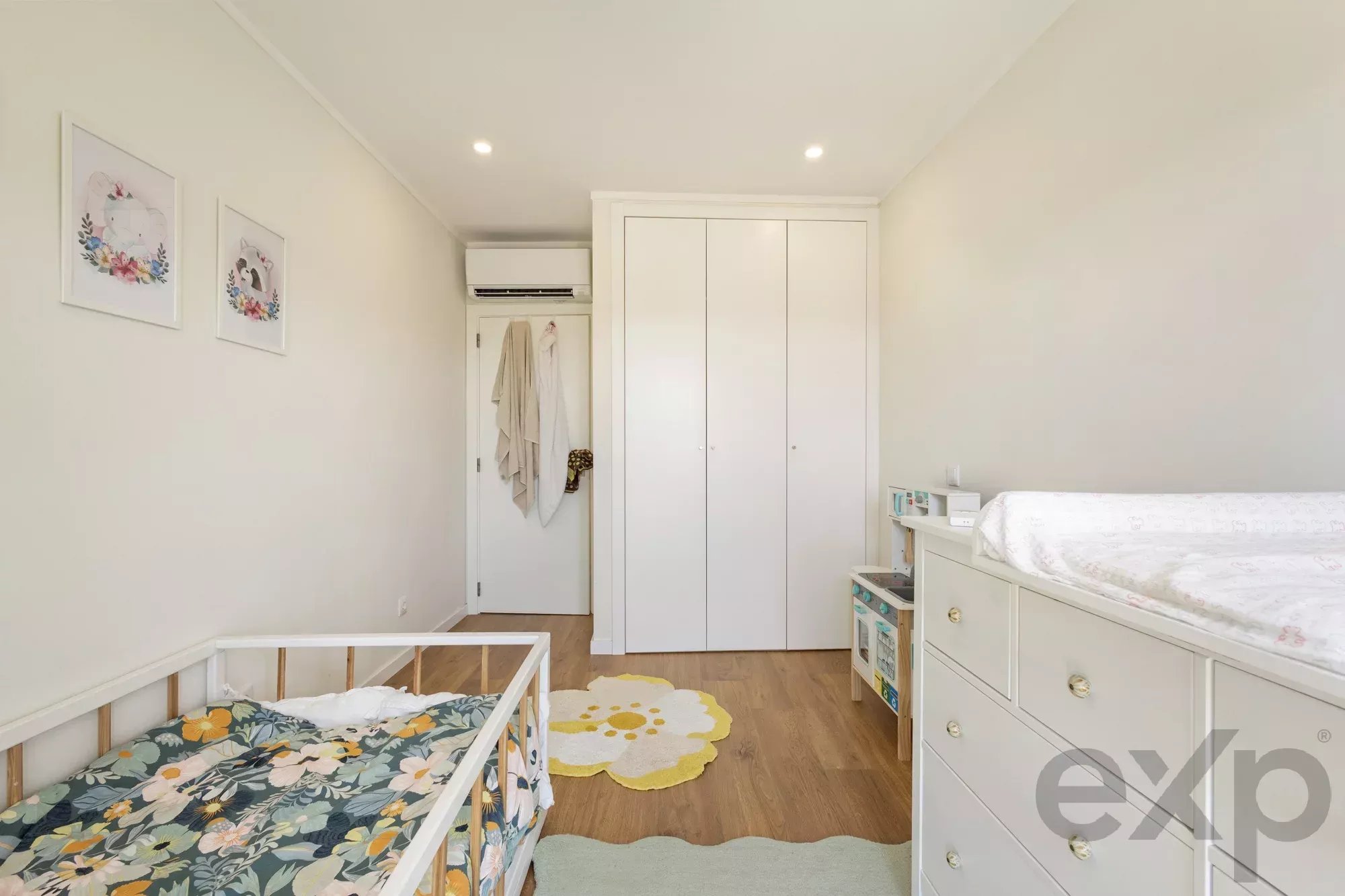 Amazing Two‑Bedroom Apartment with River View and Garage 87152839 image 23