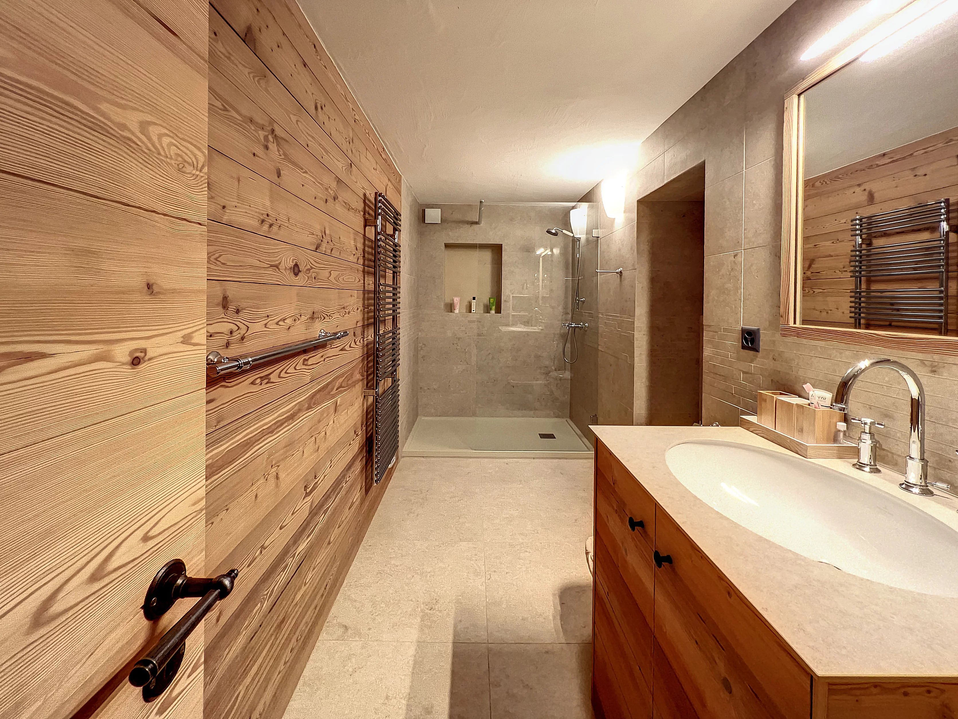 Domaine exceptionnel et exclusif entièrement rénové au coeur des Alpes Valaisannes