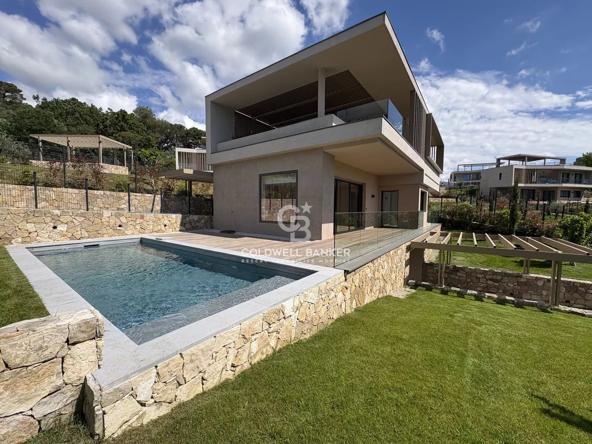 Villa contemporaine dans domaine privé et sécurisé – Mougins