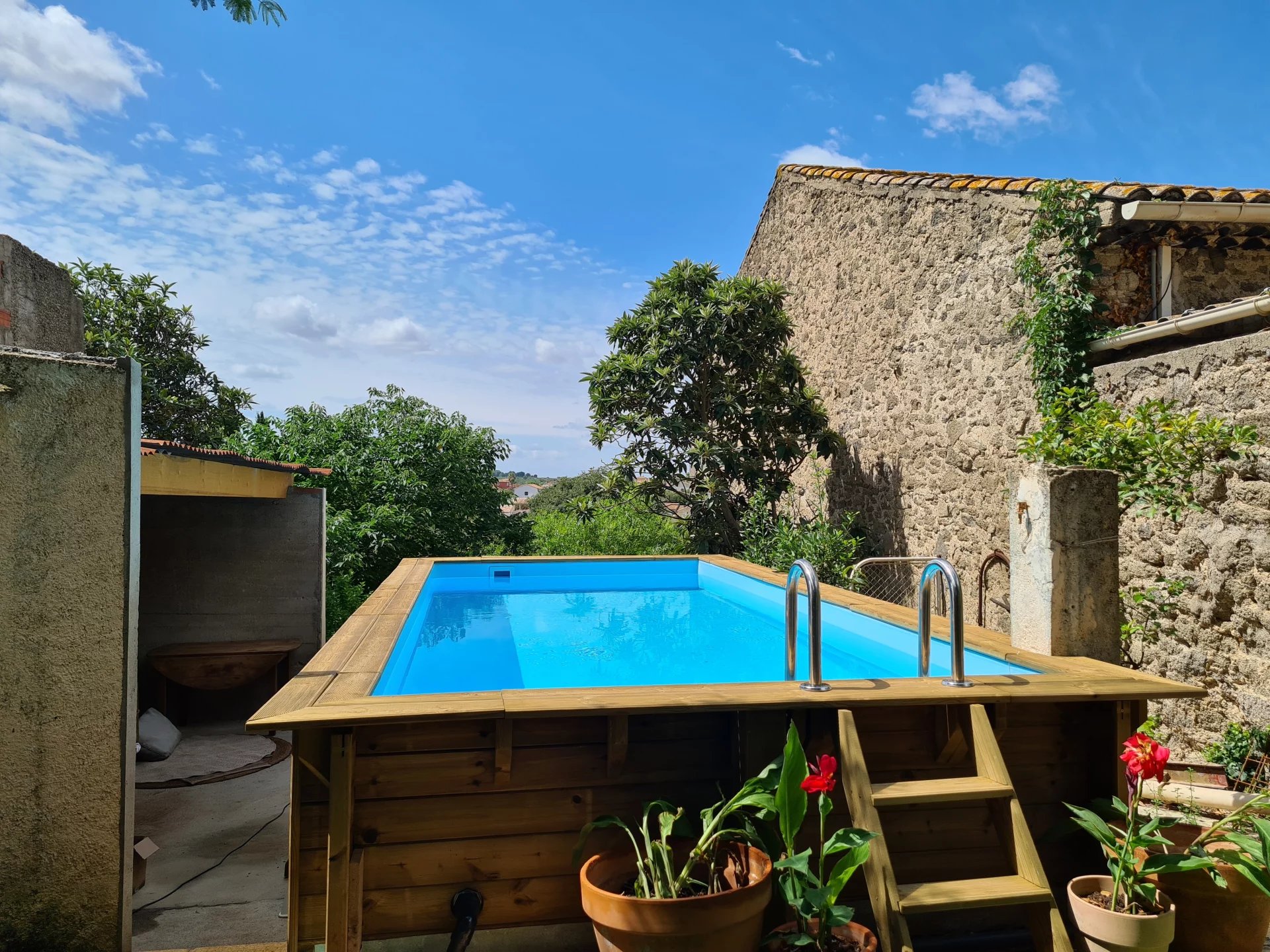 Vue Panoramique ! Maison Vigneronne Entièrement Rénovée avec Jardin, Garage et Piscine