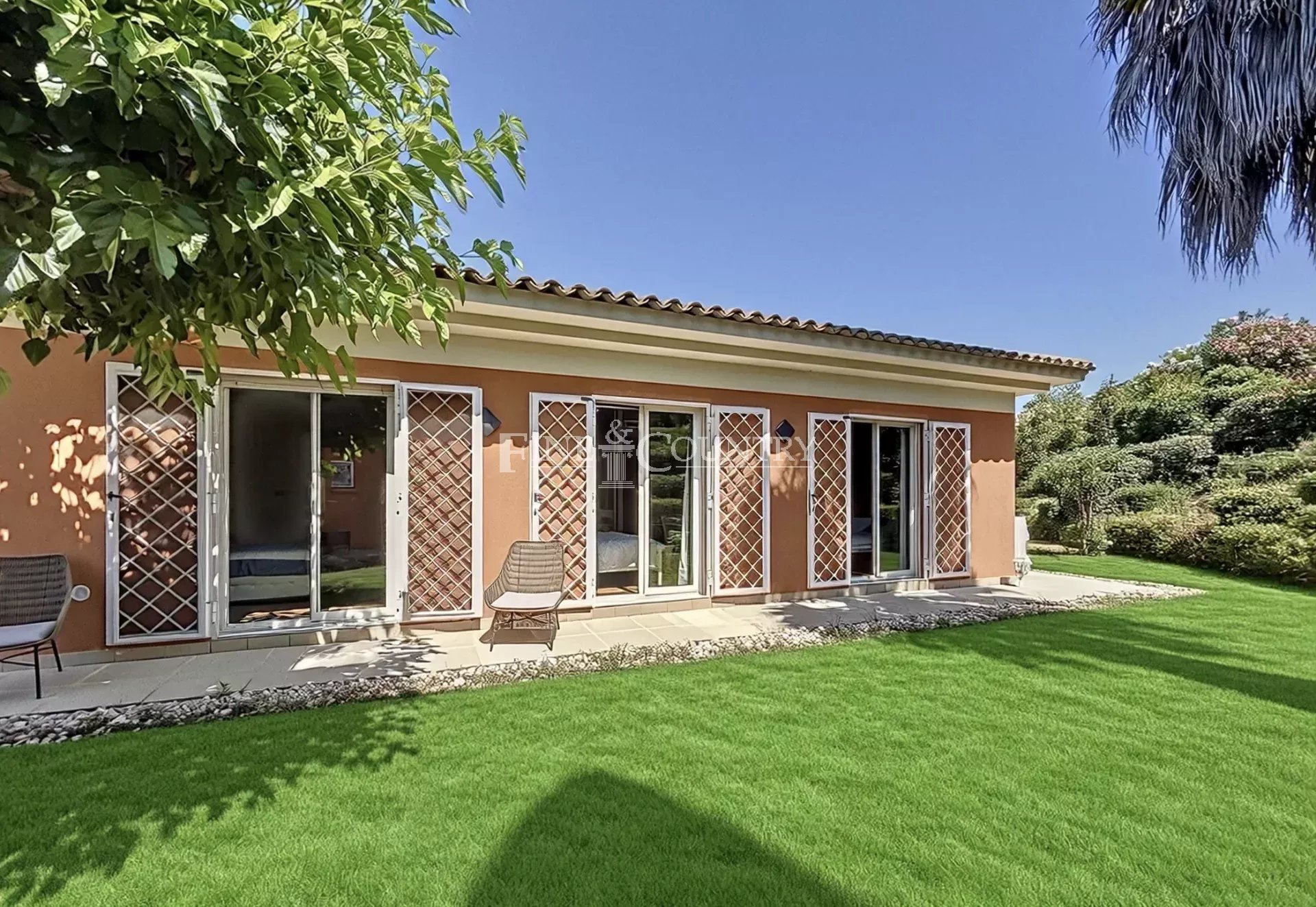 Photo of Villa for sale in Mandelieu in private domain with partial sea view