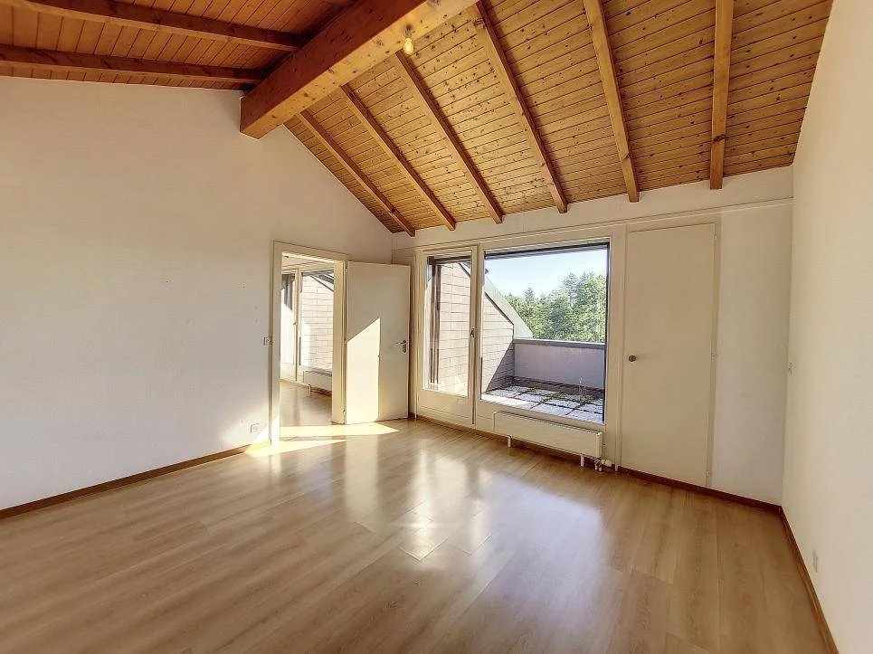 Opportunité pour Investisseurs : Immeuble avec 3 Appartements Spacieux !