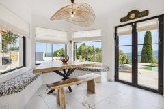 Superb Hilltop Villa with Panoramic Sea Views — photo 6 of 7