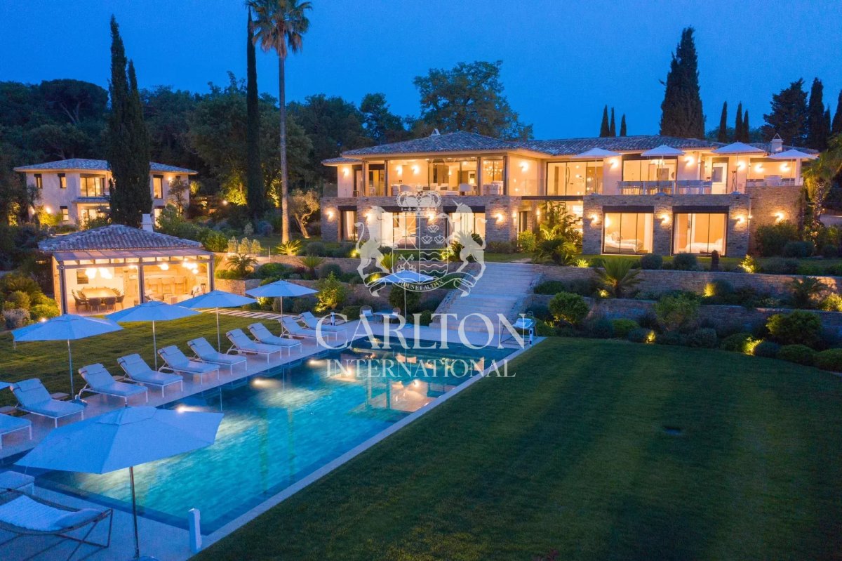 Contemporary villa near Saint-Tropez village