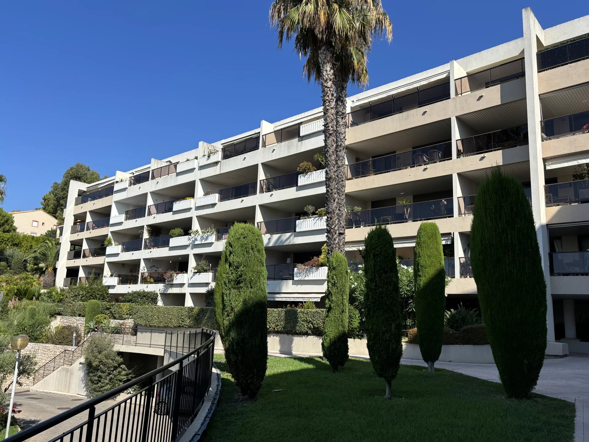 3 piéces Vue mer panoramique – Résidence de grand standing avec piscine, tennis et gardien