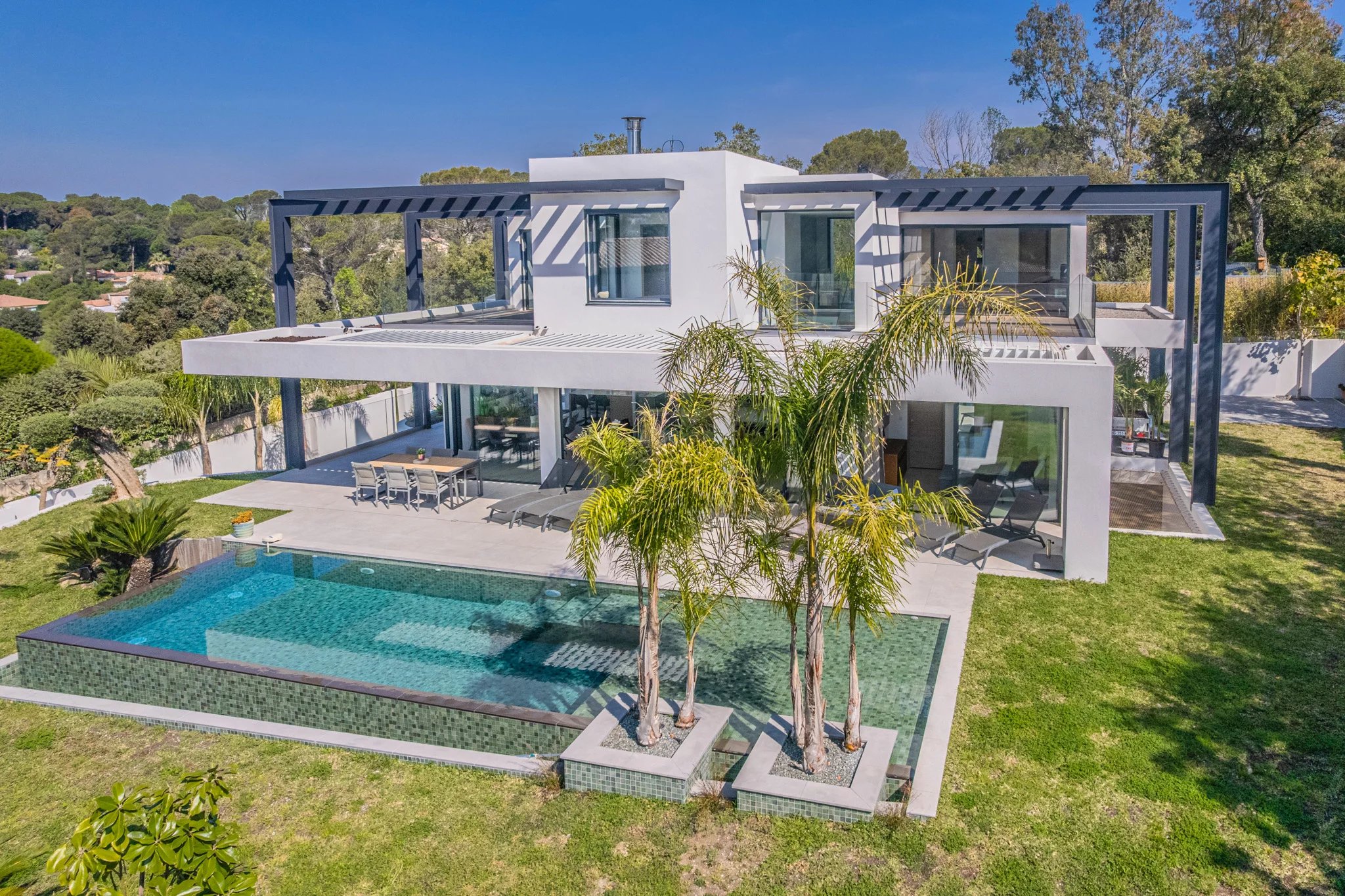 VILLA CONTEMPORAINE NEUVE EN VENTE A SAINT RAPHAEL -  DOMAINE PRIVE