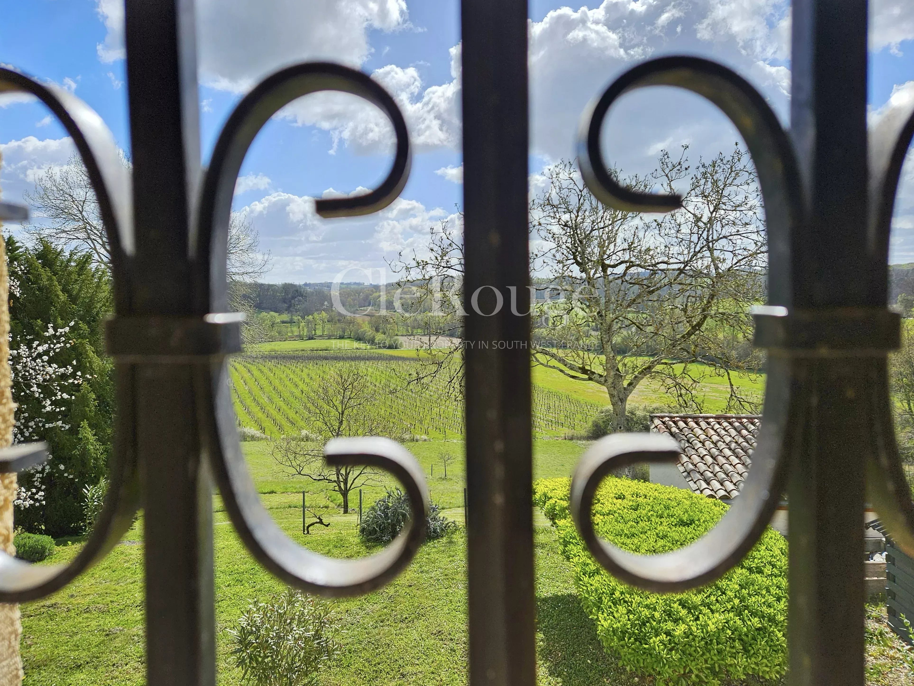 Charmante woning met prachtig uitzicht op 5 minuten van Gensac