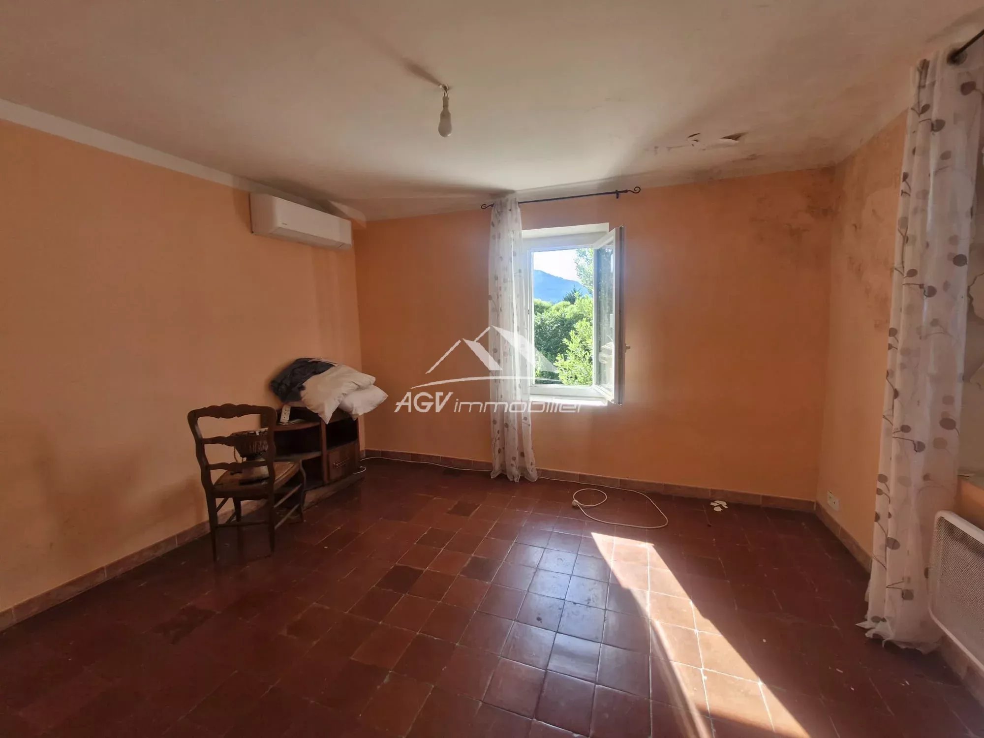 Proche Les Mages, maison 3 chambres sur environ 581 m² de terrain