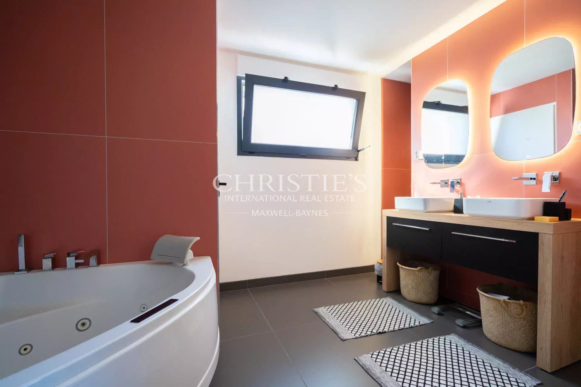 4 Bedroom Villa/Townhouse's Image 9