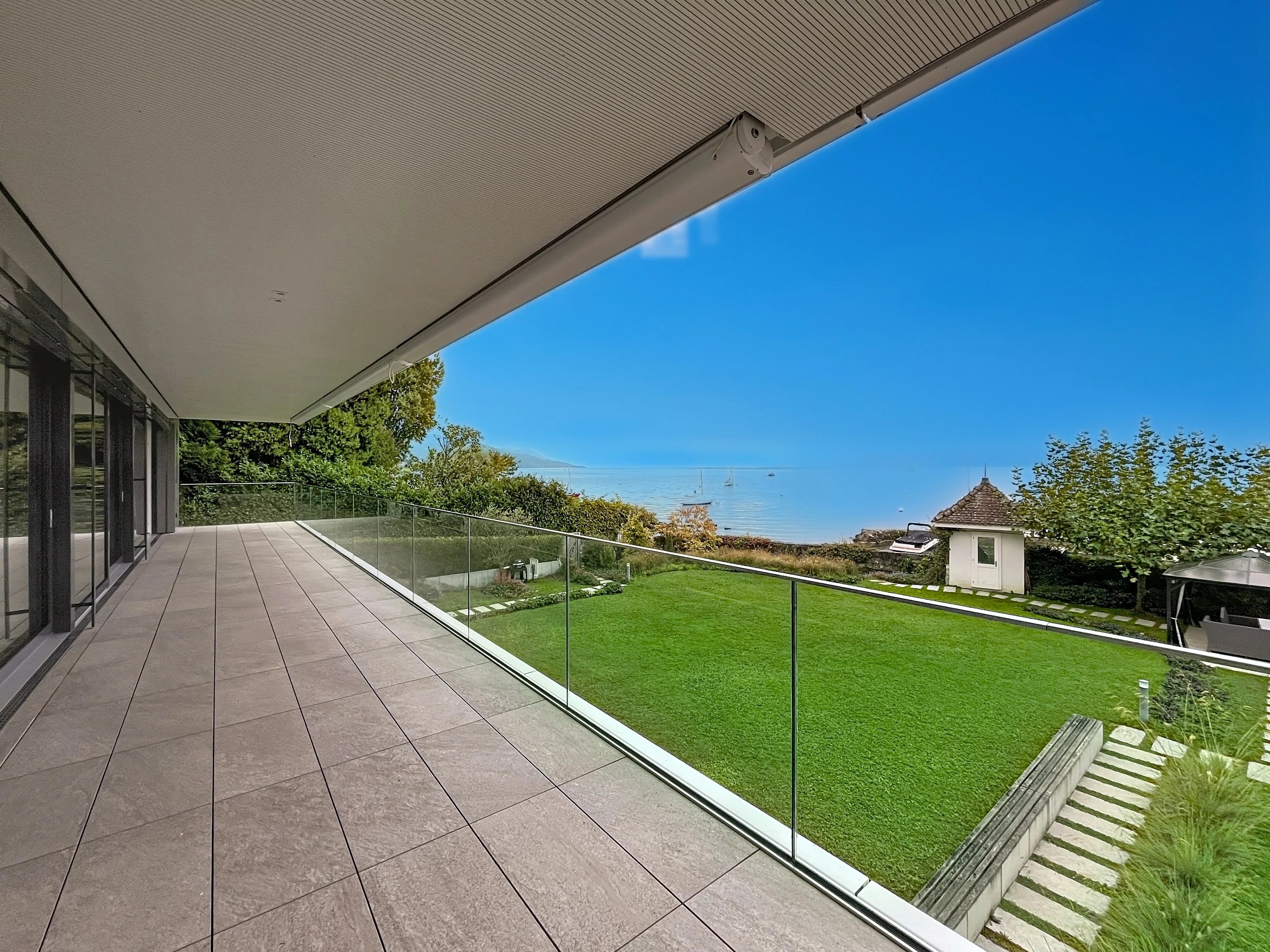 Exceptional Lake View in Pully – 5.5-Room Apartment