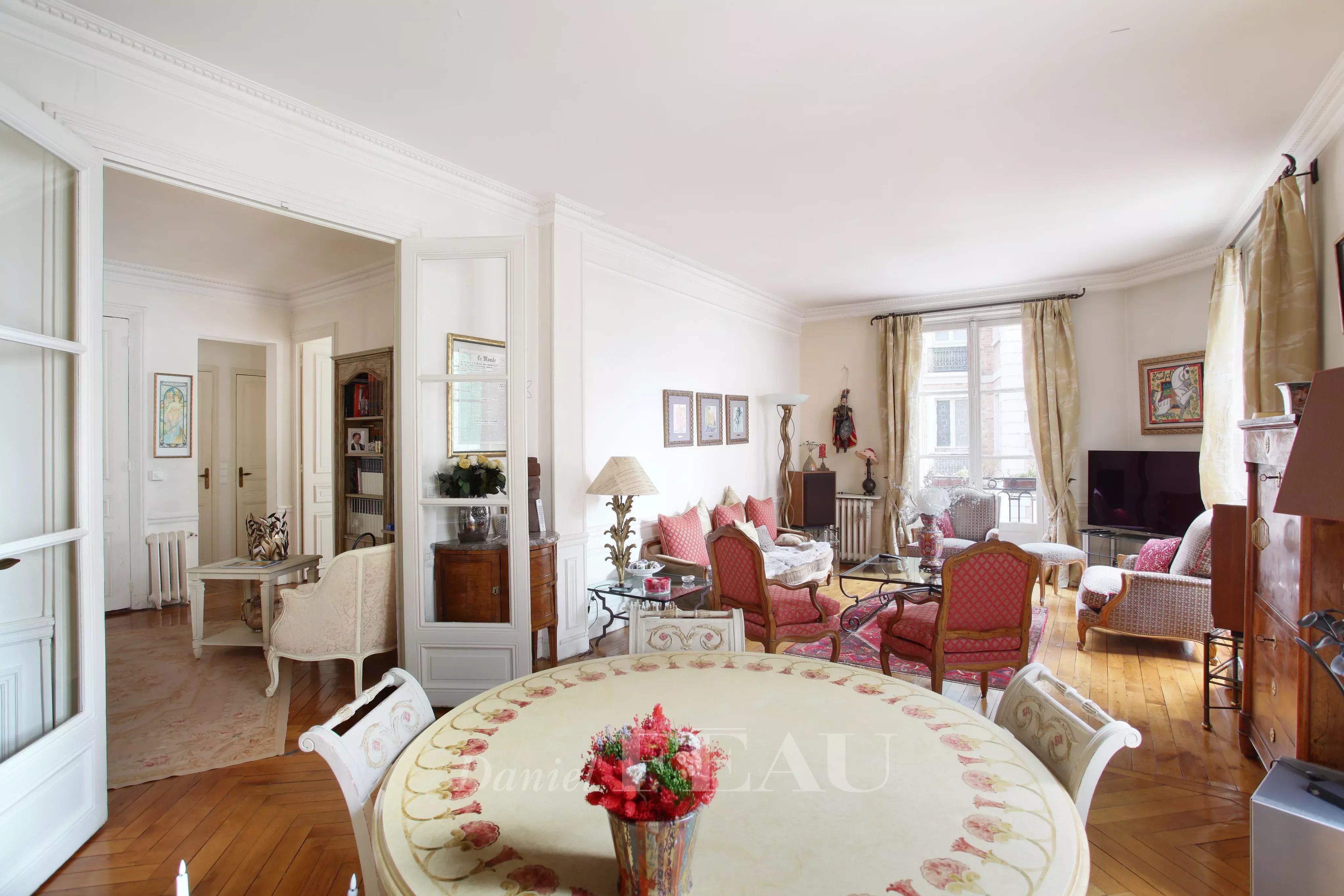 Double reception area