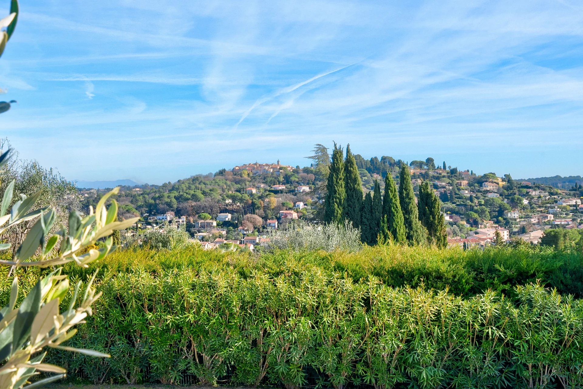 06250 MOUGINS VILLA