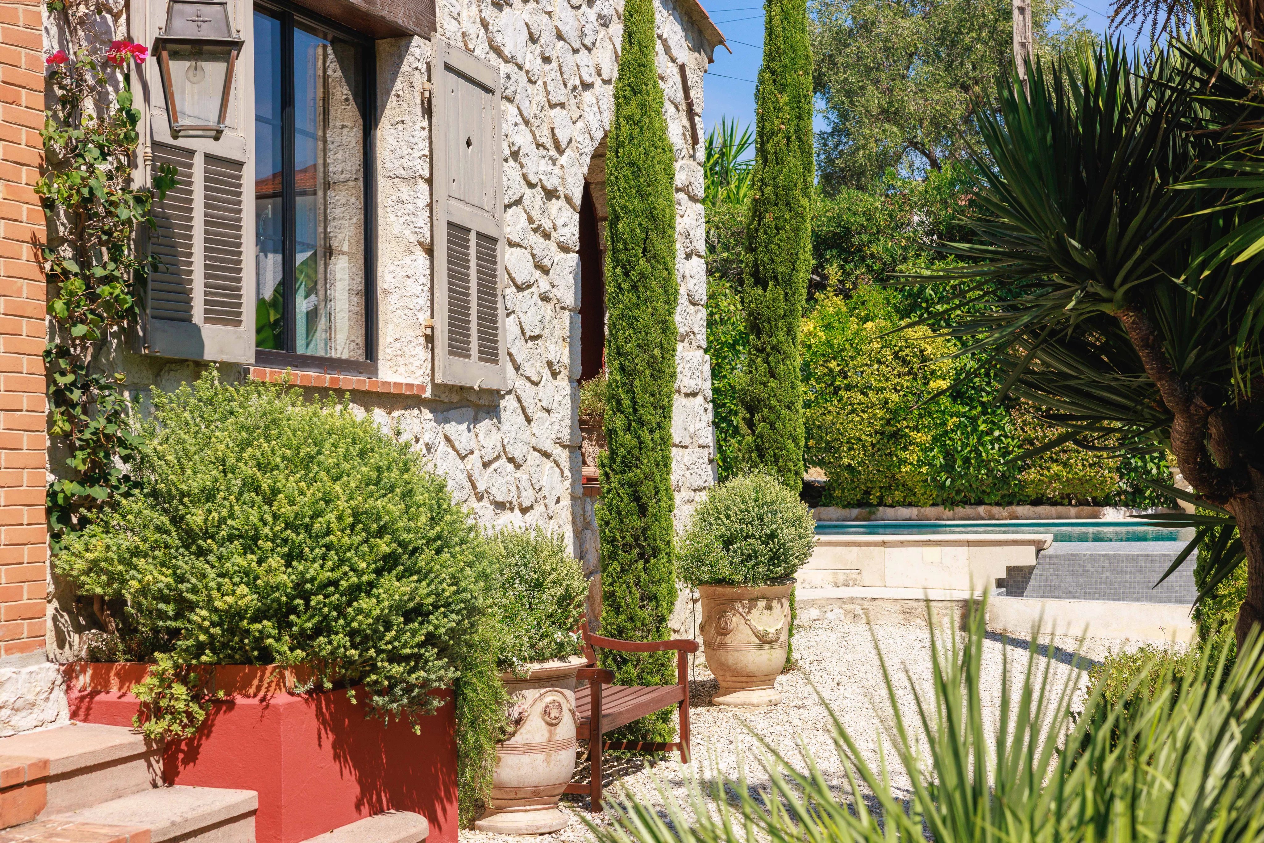 Architect's villa at the gates of Cros de Cagnes