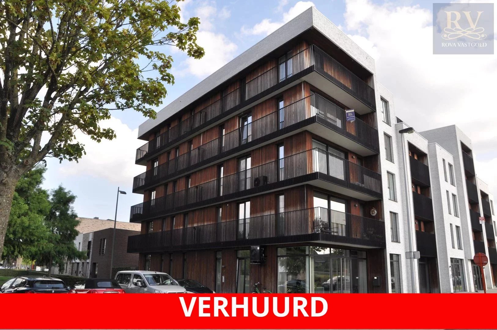 *** VERHUURD *** RUIM APPARTEMENT VAN +- 100 MÂ² MET 2 SLPK EN BUREEL OP CENTRALE LOCATIE IN HASSELT