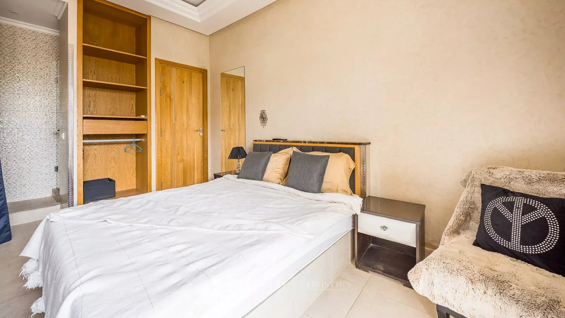 9 Bedroom Villa/Townhouse's Image 18