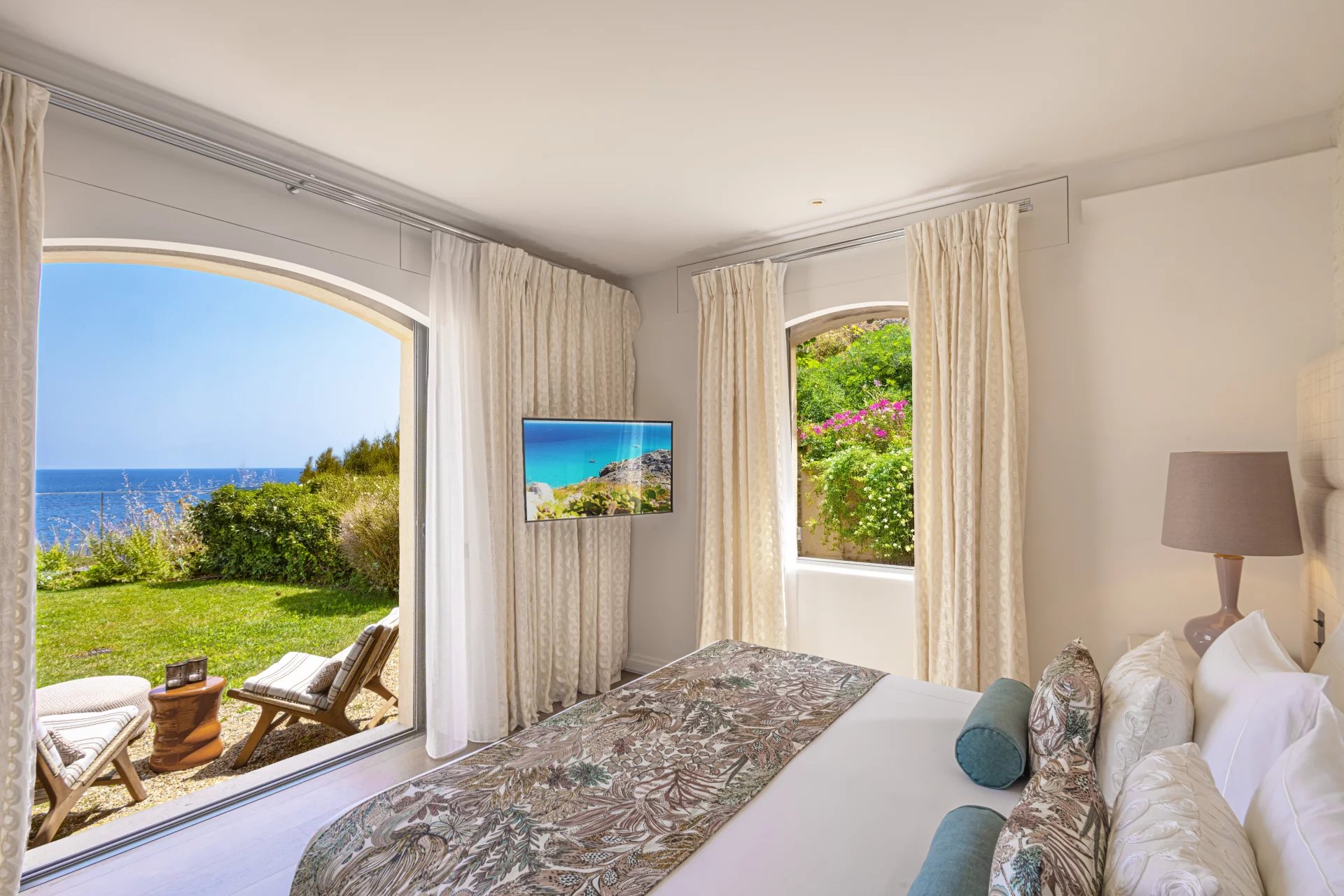 Waterfront villa with direct sea access in Saint-Tropez