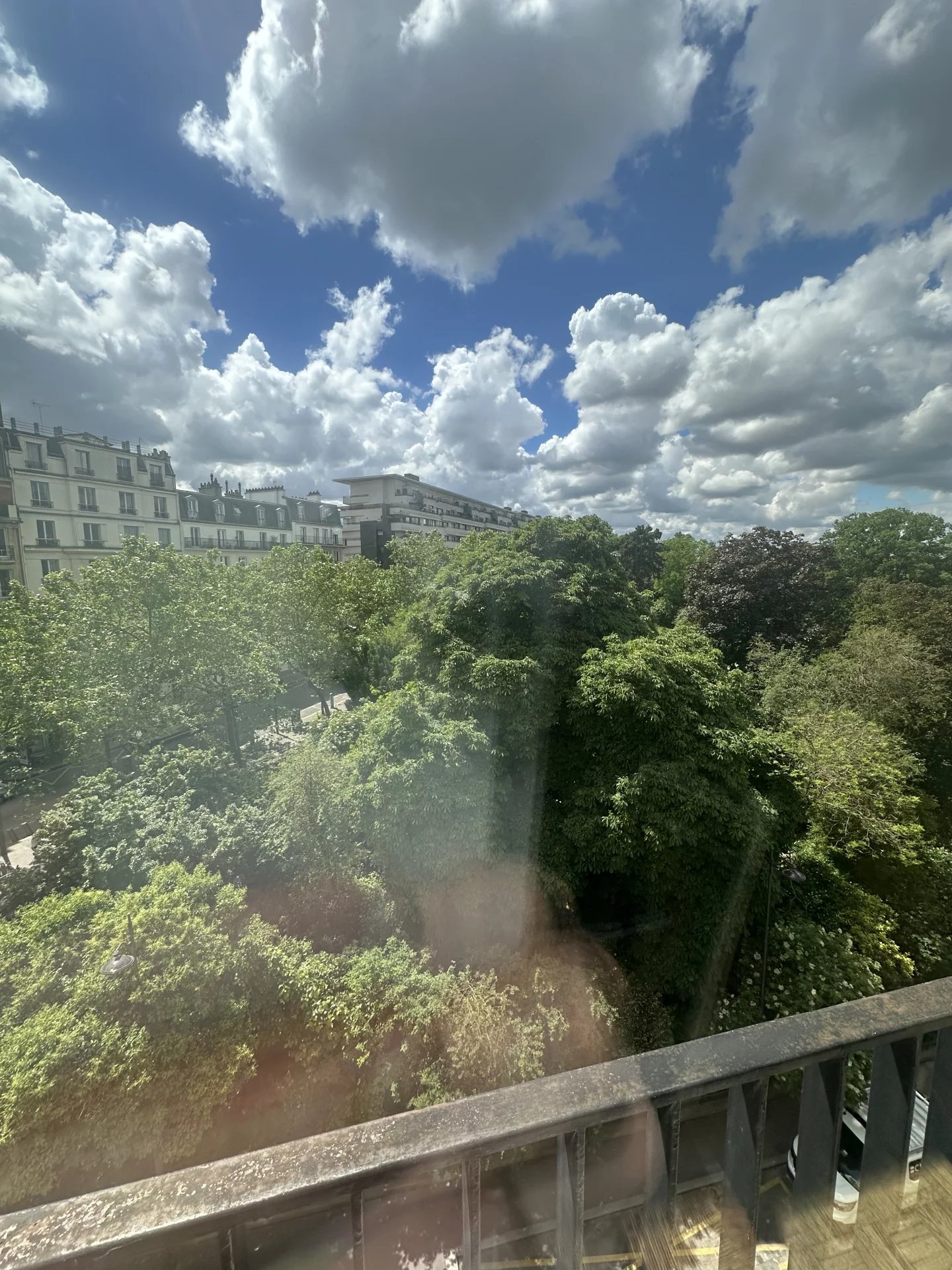 3 Pièces traversant face aux Buttes Chaumont