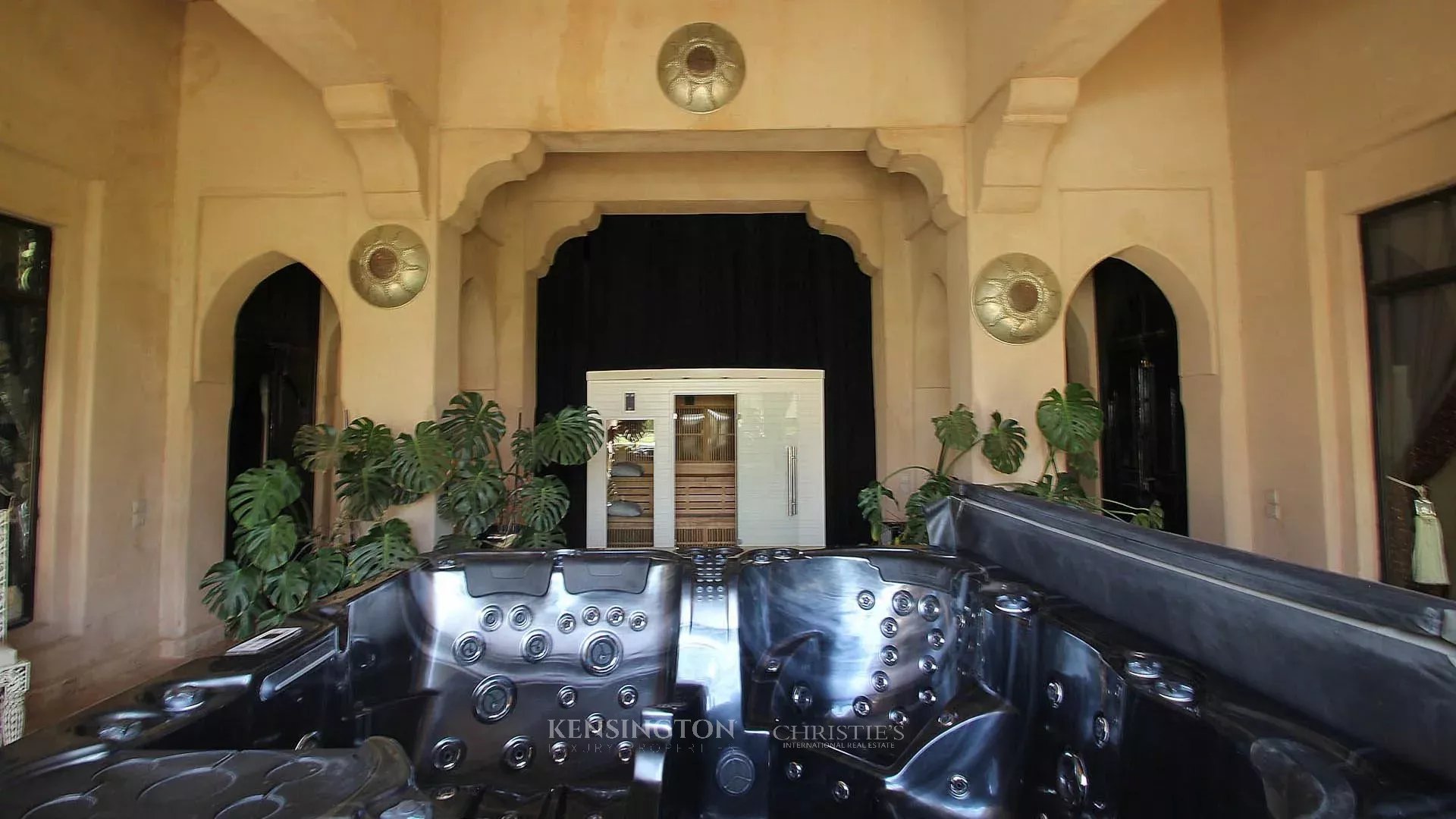6 Bedroom Villa/Townhouse's Image 12