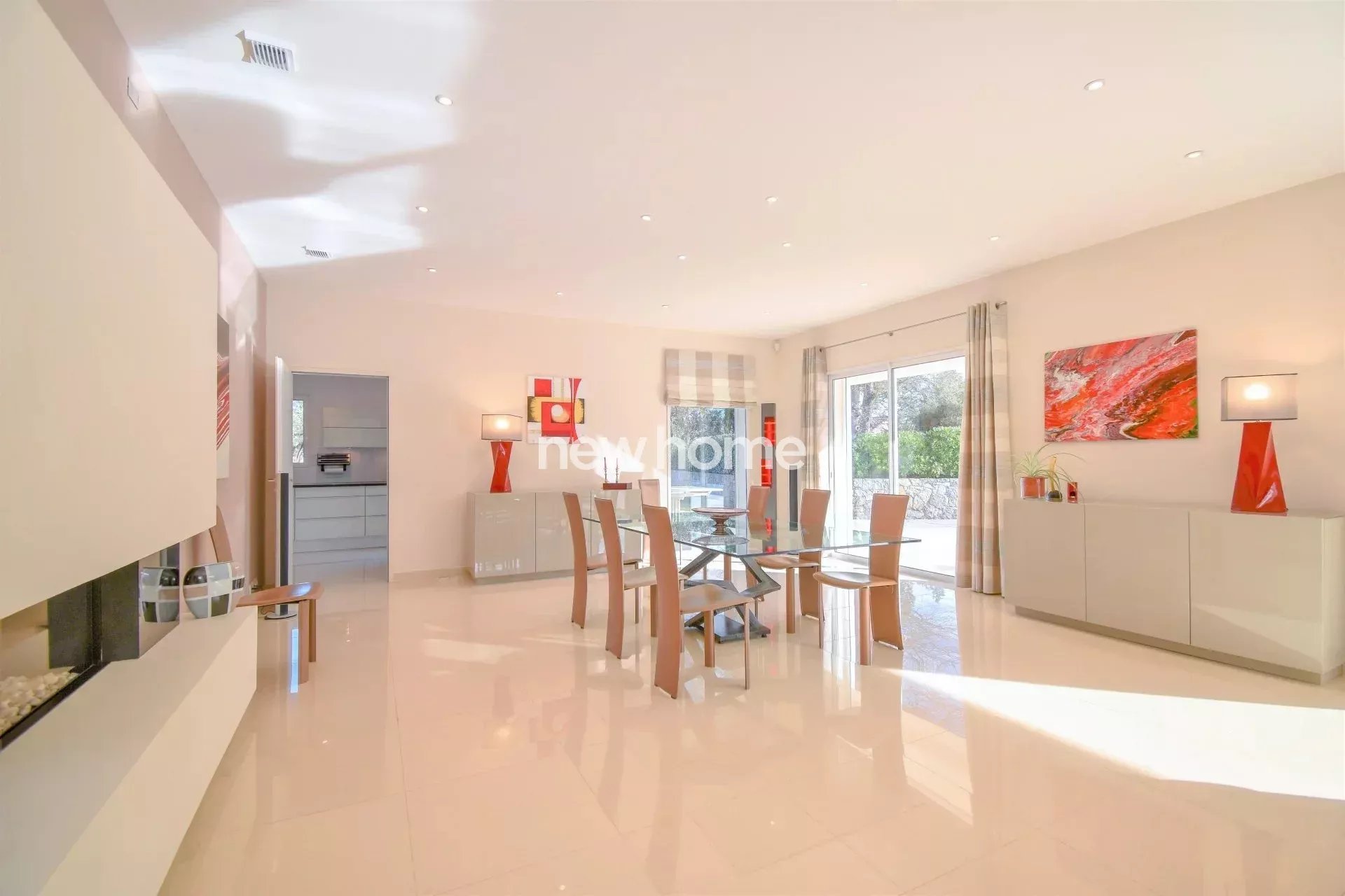 Magnifique villa de 220 m² avec tout le confort moderne à pied du village de Lorgues