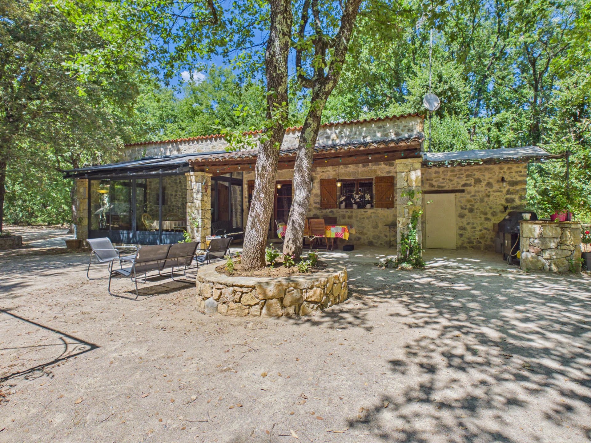 Authentic old stone house - TOURRETTES