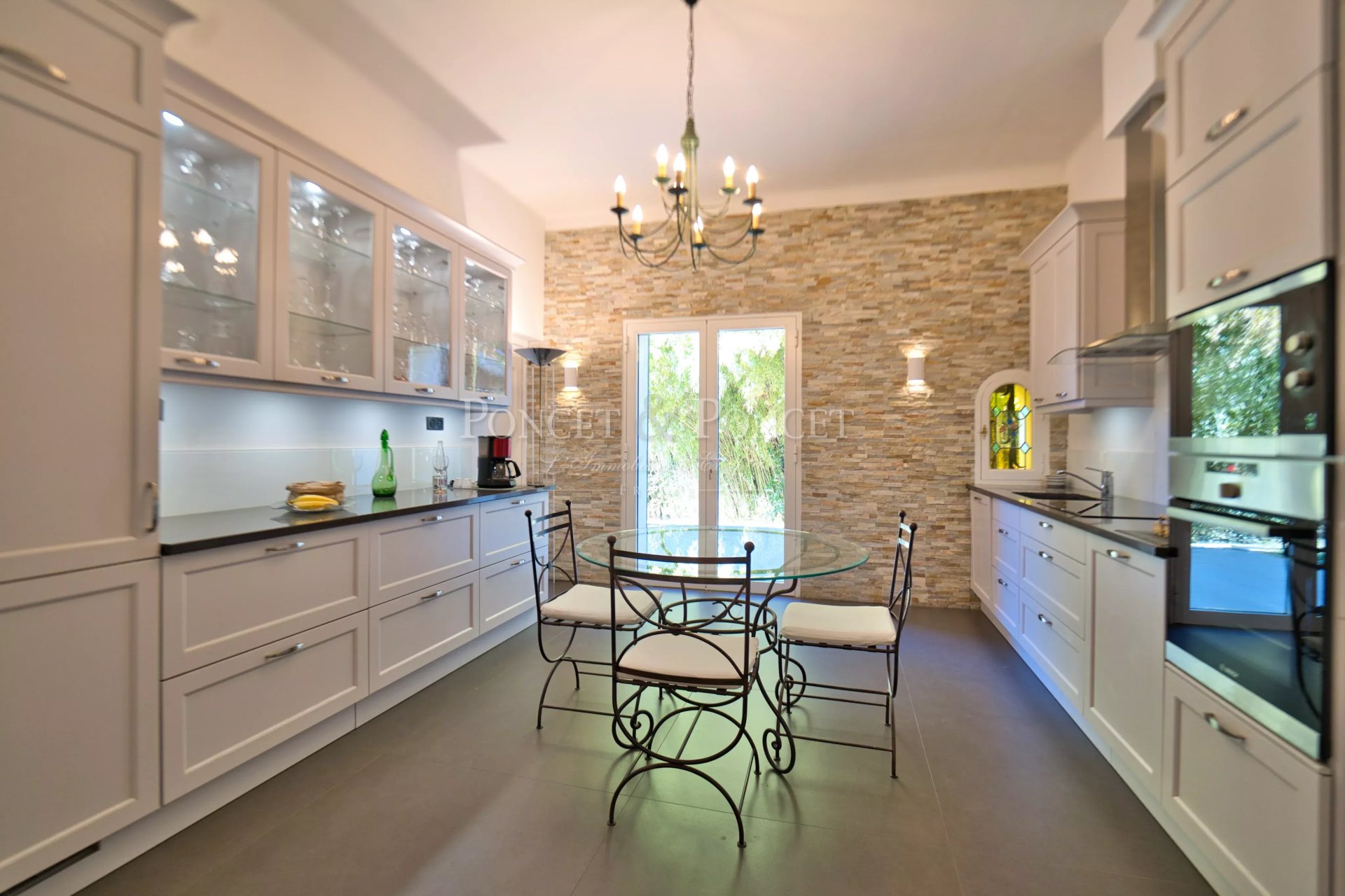 8 Bedroom Villa/Townhouse's Image 10