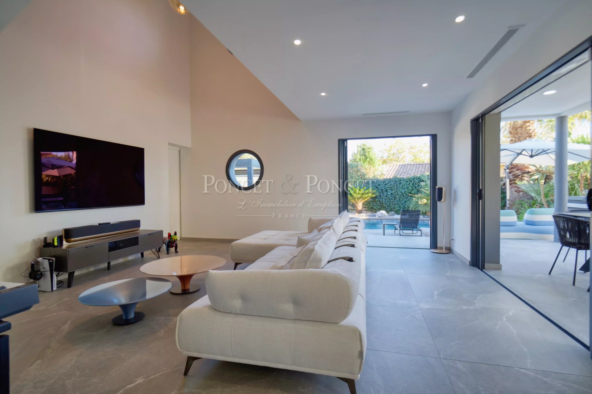 5 Bedroom Villa/Townhouse's Image 8