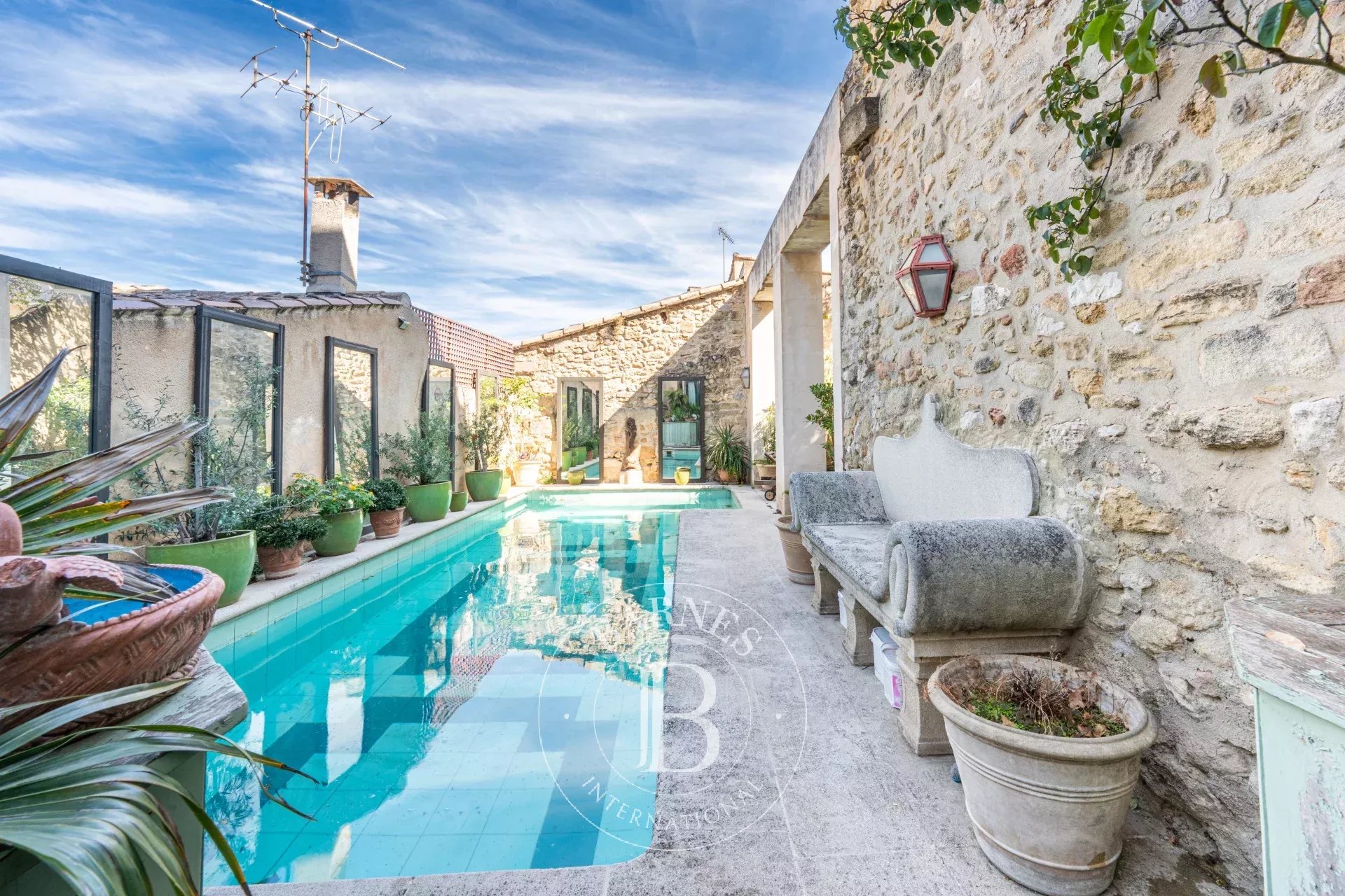 AIX-EN-PROVENCE - OLD MANSION - 10505,6 SQ FT - 9 BEDROOMS - SWIMING POOL - TERRACES - WINE CELLAR AND GARAGE