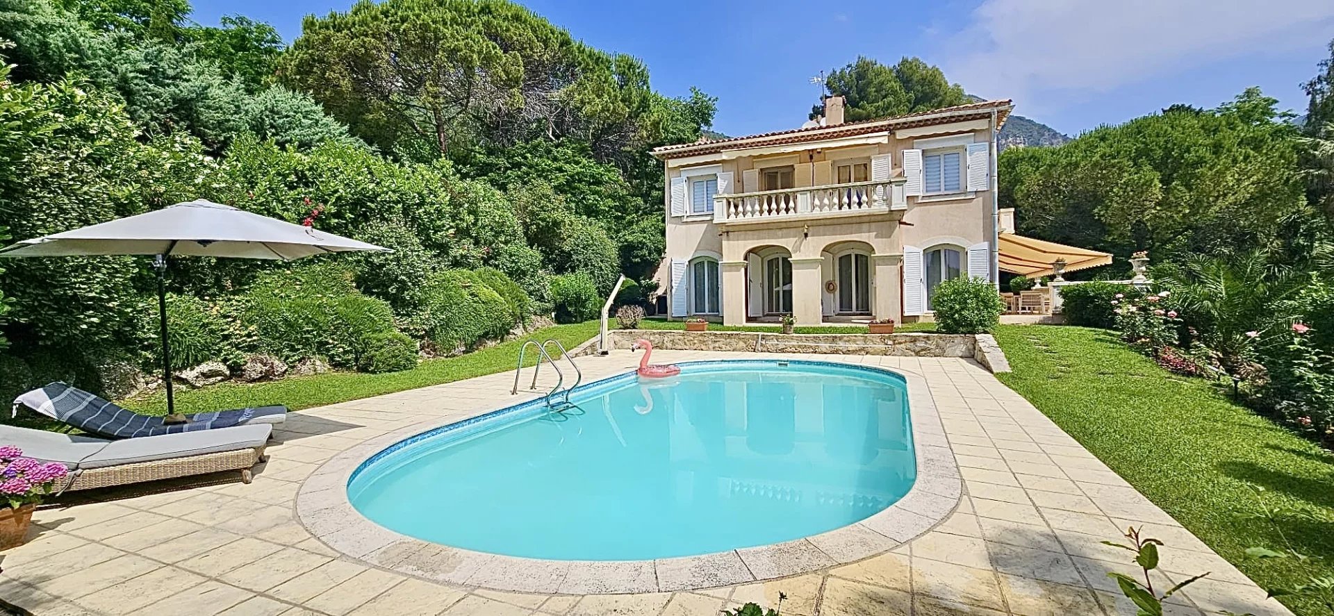 Villa de Charme à Vence 342m² - 5 Chambres - Aperçu Mer - Piscine - Terrasses et Jardin Paysagé