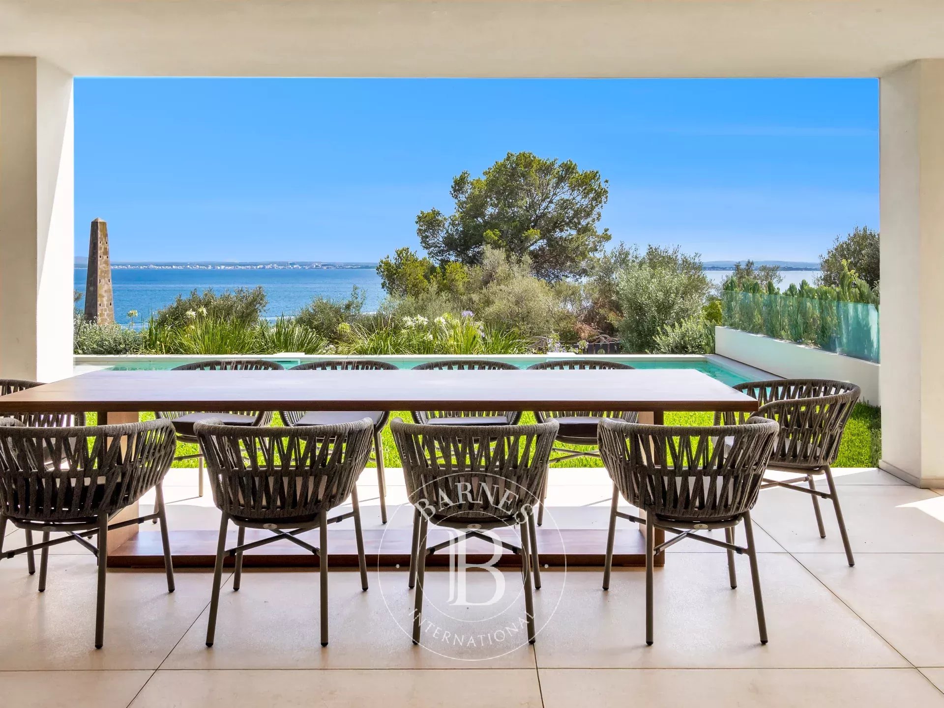 Exceptional Frontline Villa in Alcanada