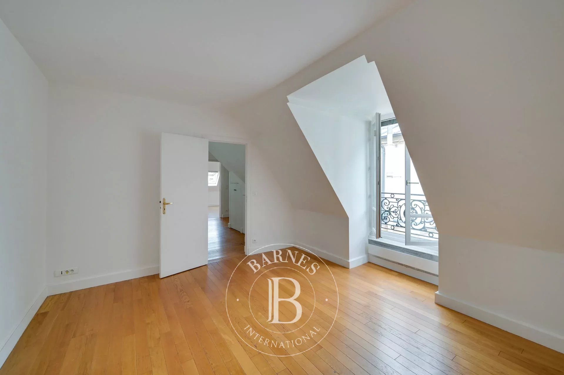 Apartment - Paris 6 - Rue Littré - top floor - unobstructed view - picture 8