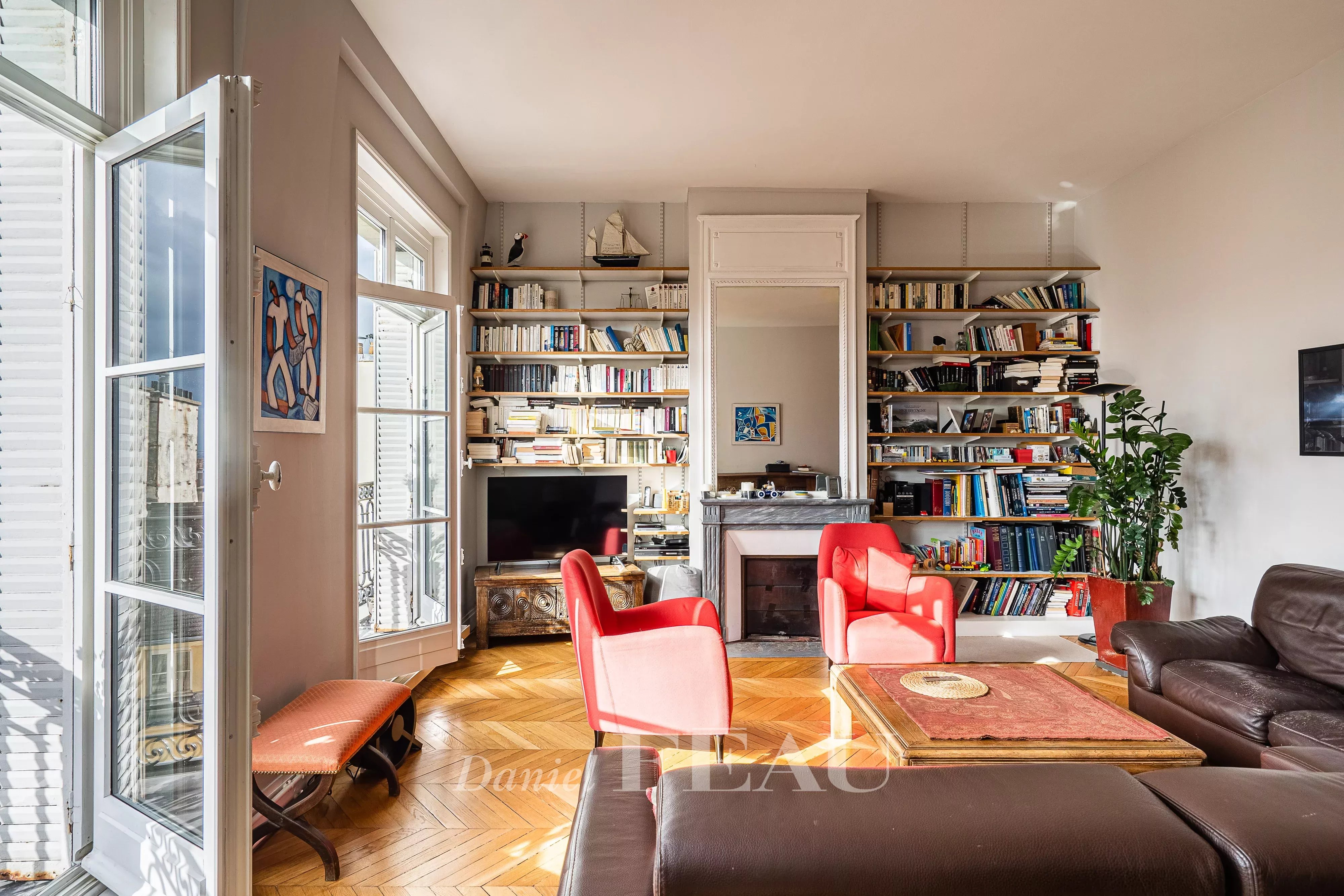 Salon avec sa cheminée