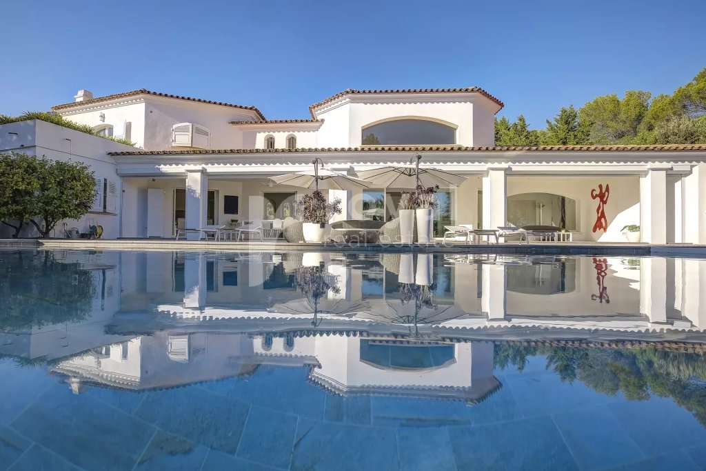 Villa for sale in Mougins — Modern Luxury Villa for Sale in Prestigious Estate, Mougins
